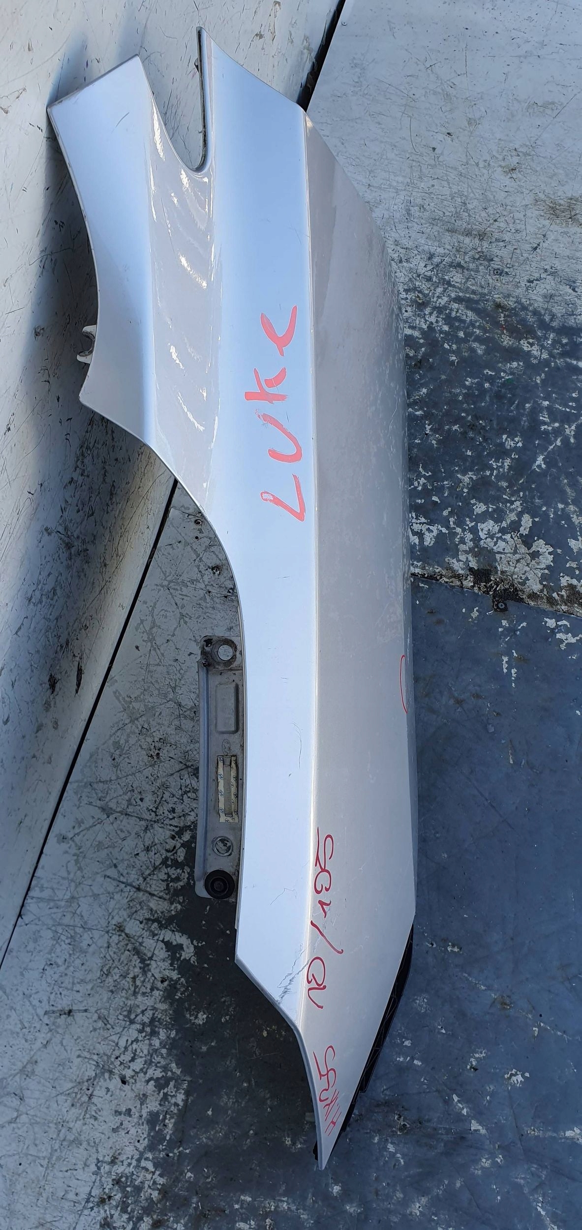 Hyundai ix35 ĽAVÝ PREDNÝ BLATNÍK