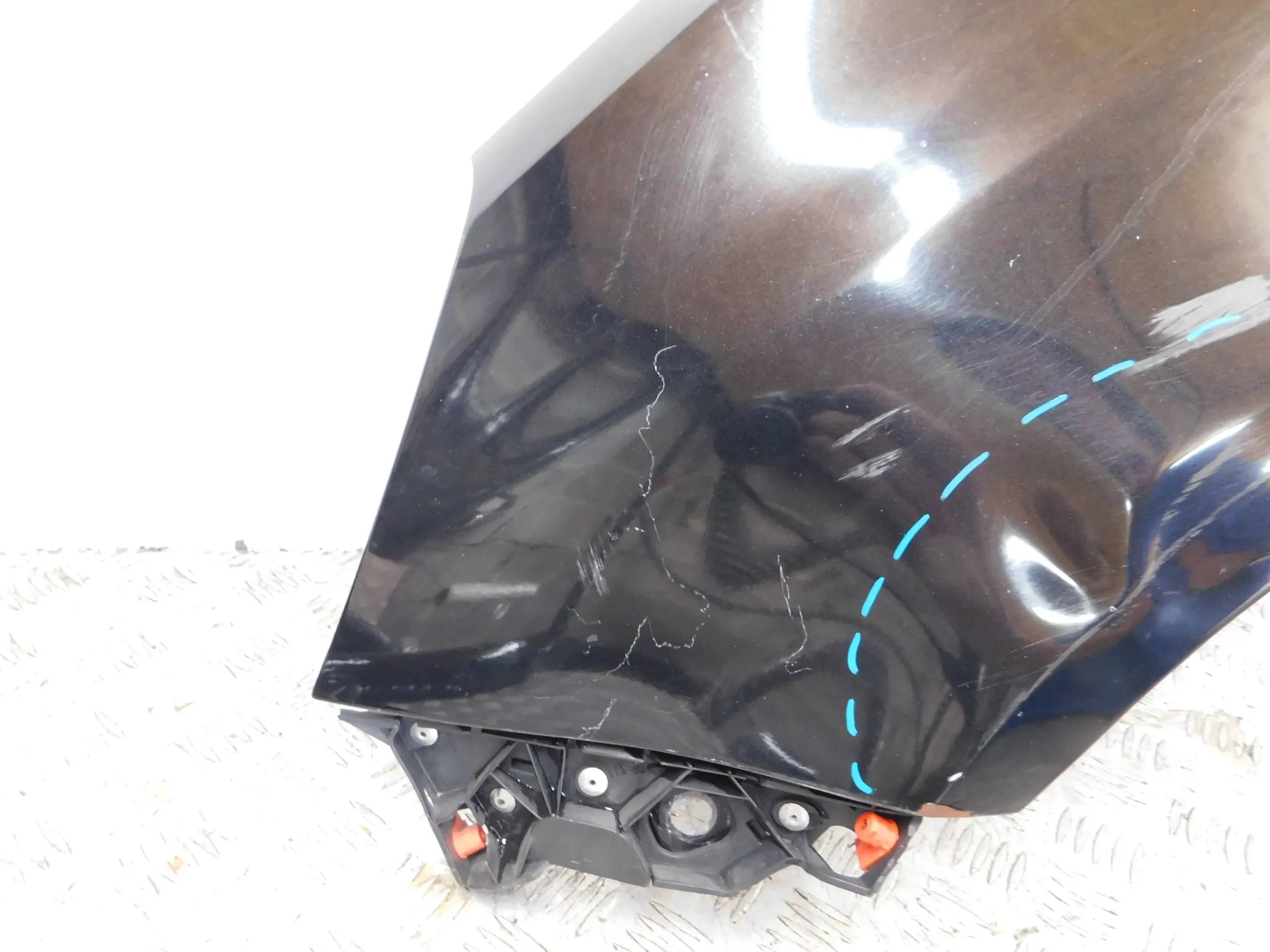 BLATNIK PREDNÝ LAVY OPEL CORSA D