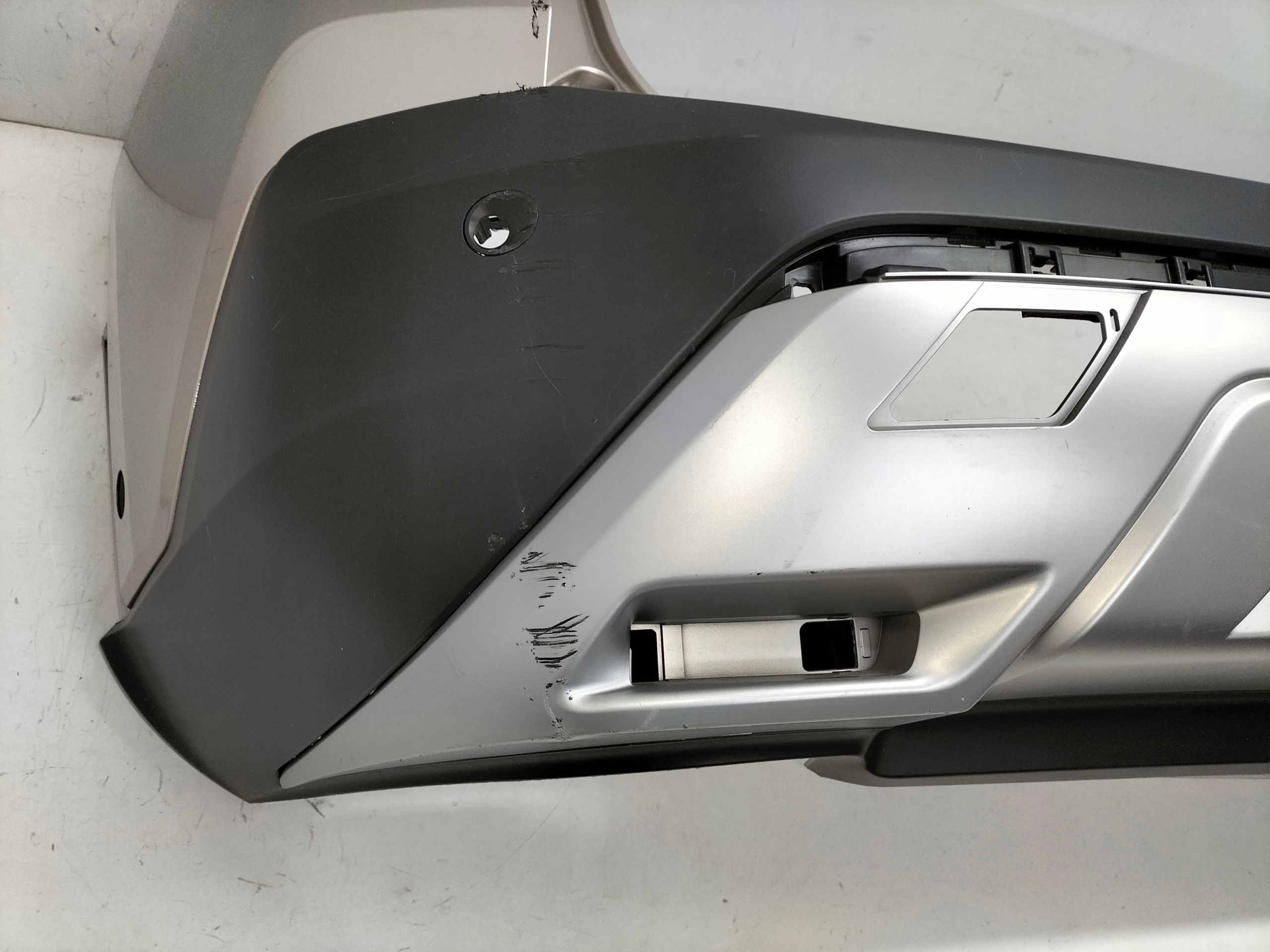 ZADNÝ NÁRAZNÍK NISSAN XTRAIL X-TRAIL T33 ROGUE 22-