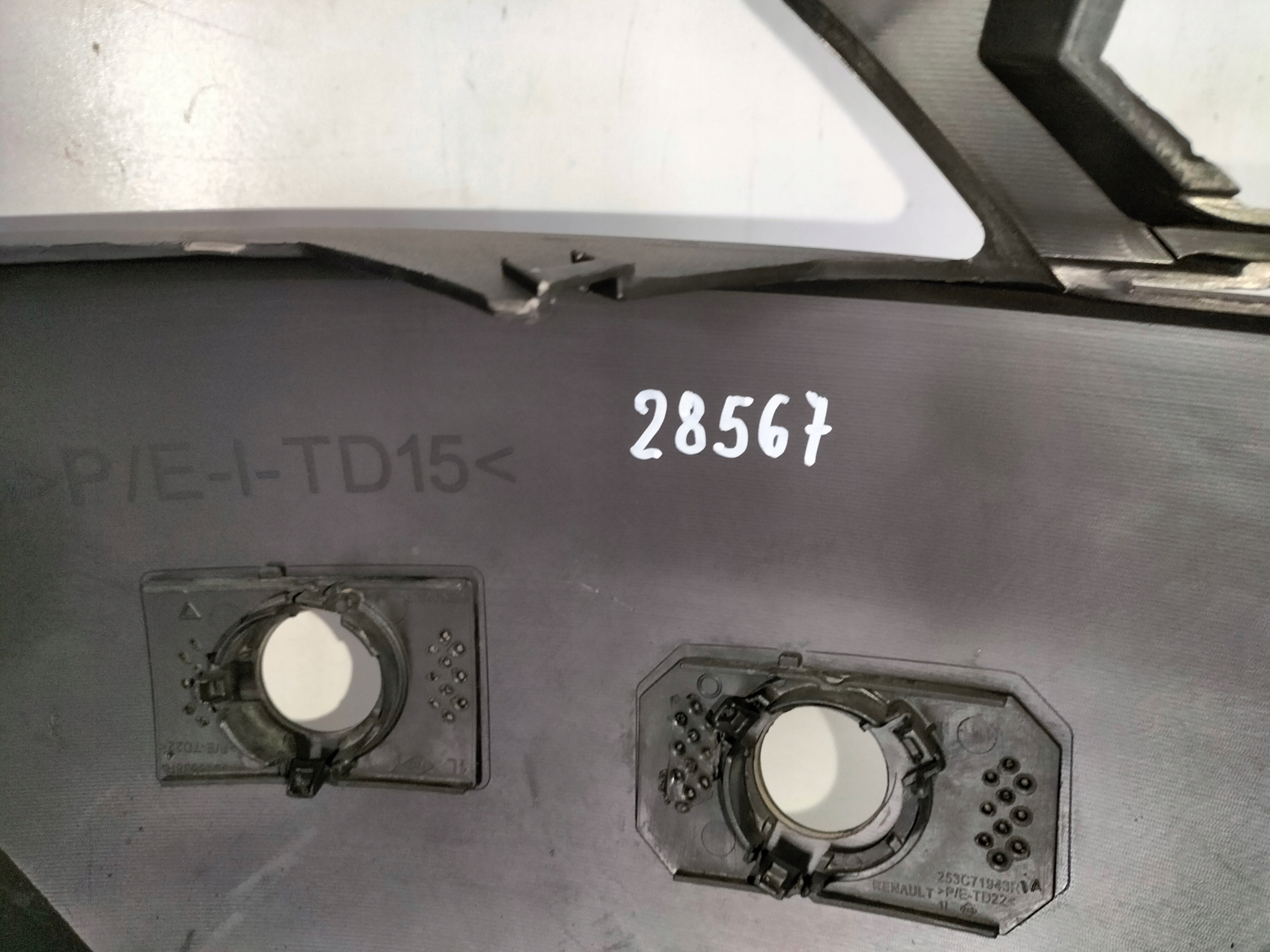 ZADNÝ NÁRAZNÍK RENAULT KADJAR 15-