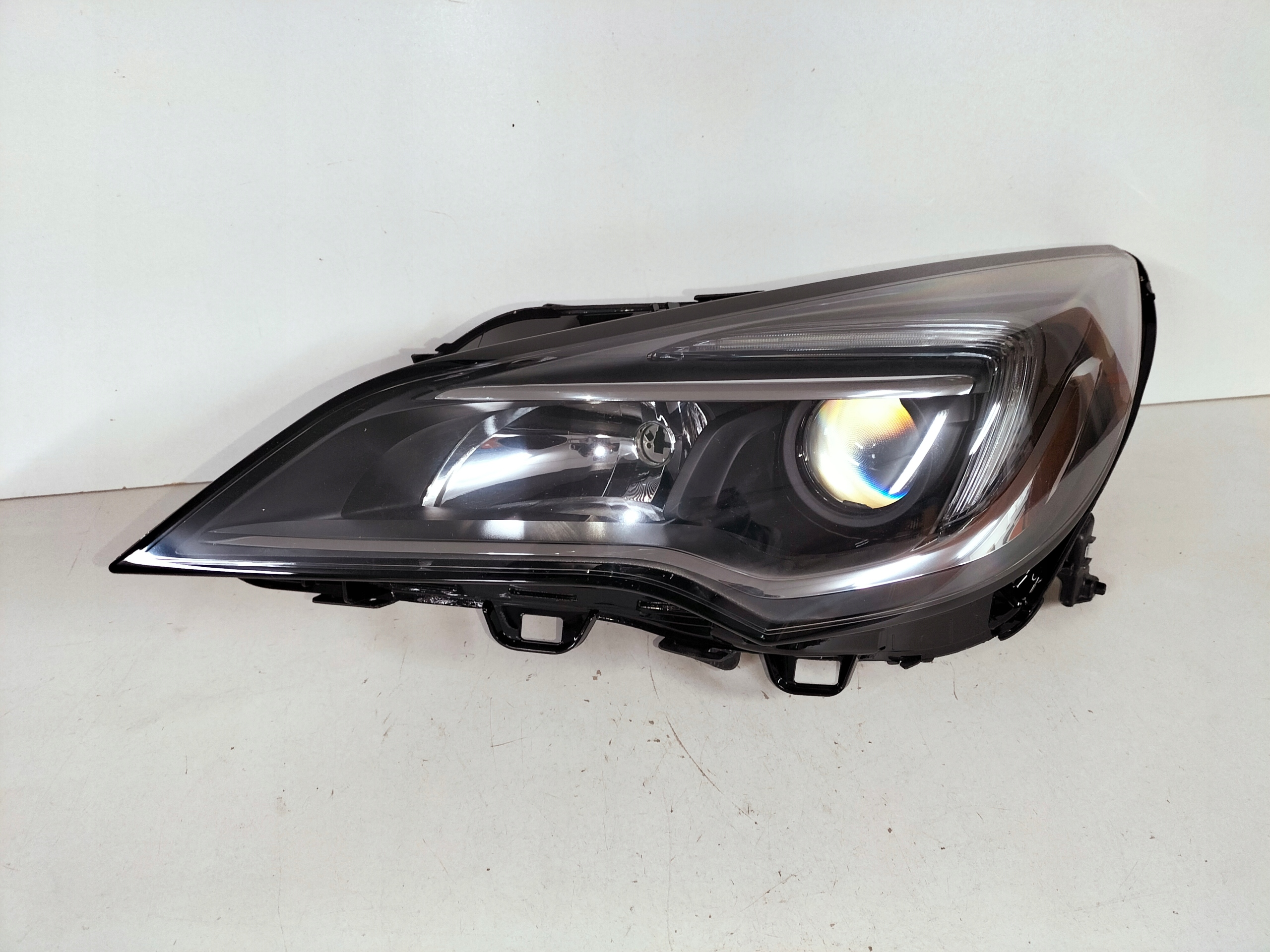 LAVE PREDNE SVETLO OPEL ASTRA V K 15-