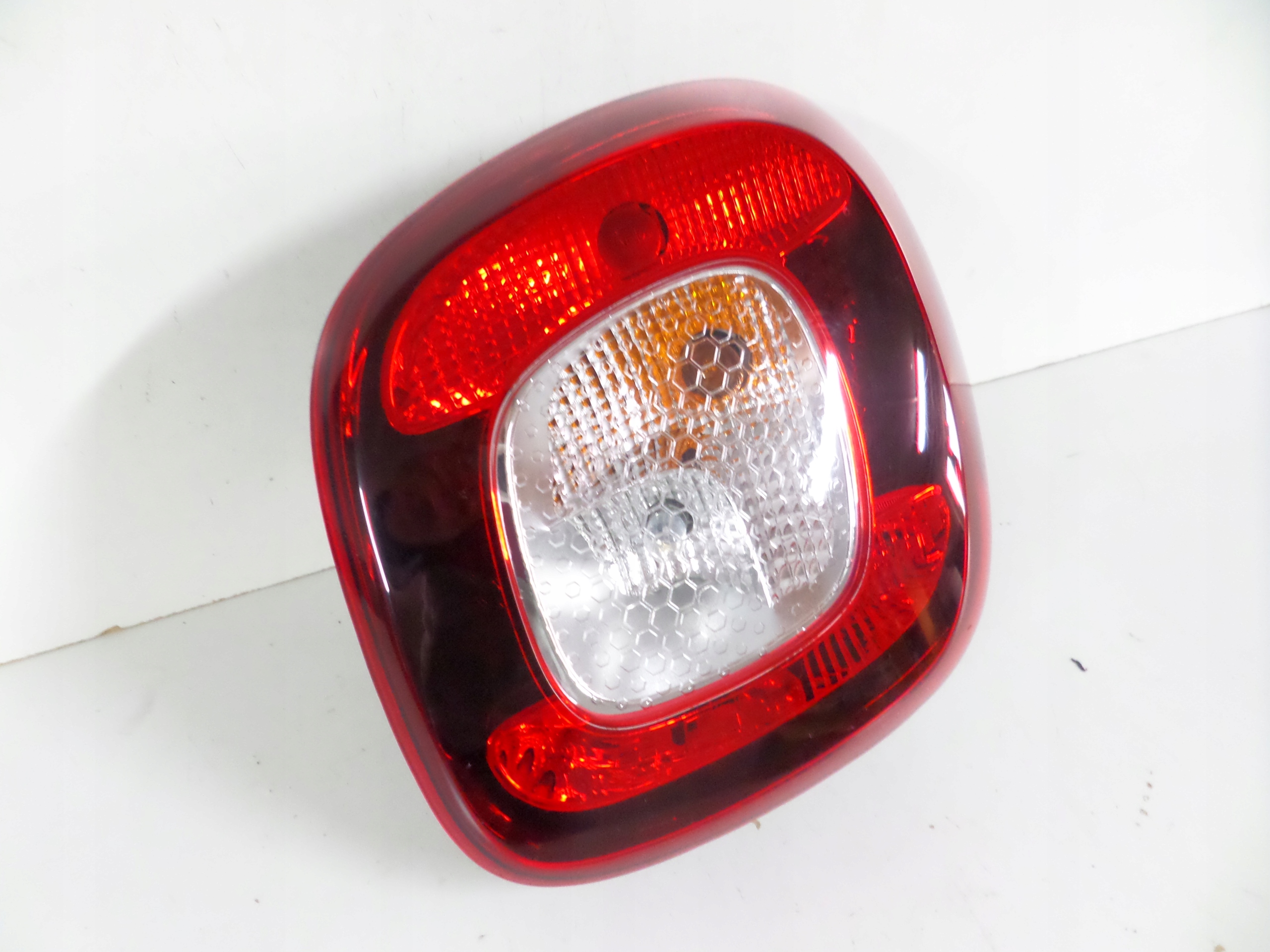 PRAVE ZADNE SVETLO SMART FORTWO FORFOUR 14- W453