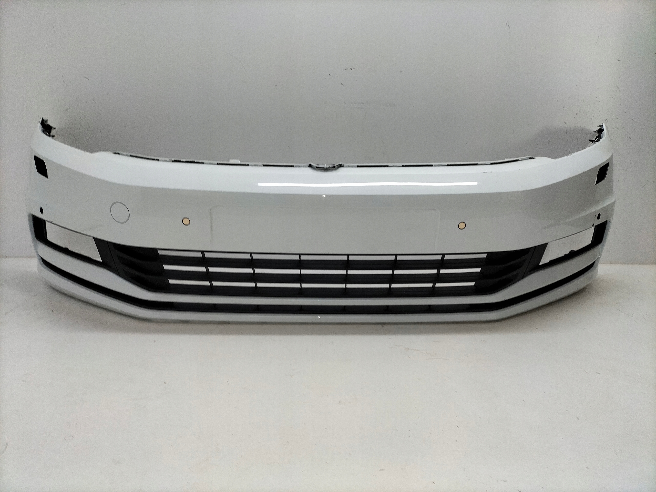 PREDNÝ NÁRAZNÍK VW TOURAN III 15-