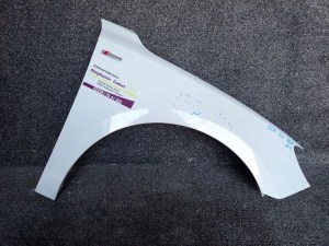 AUDI A1 82A 19- PRAVY PREDNY BLATNIK AUDI A1 82A 19- PRAVY PREDNY BLATNIK