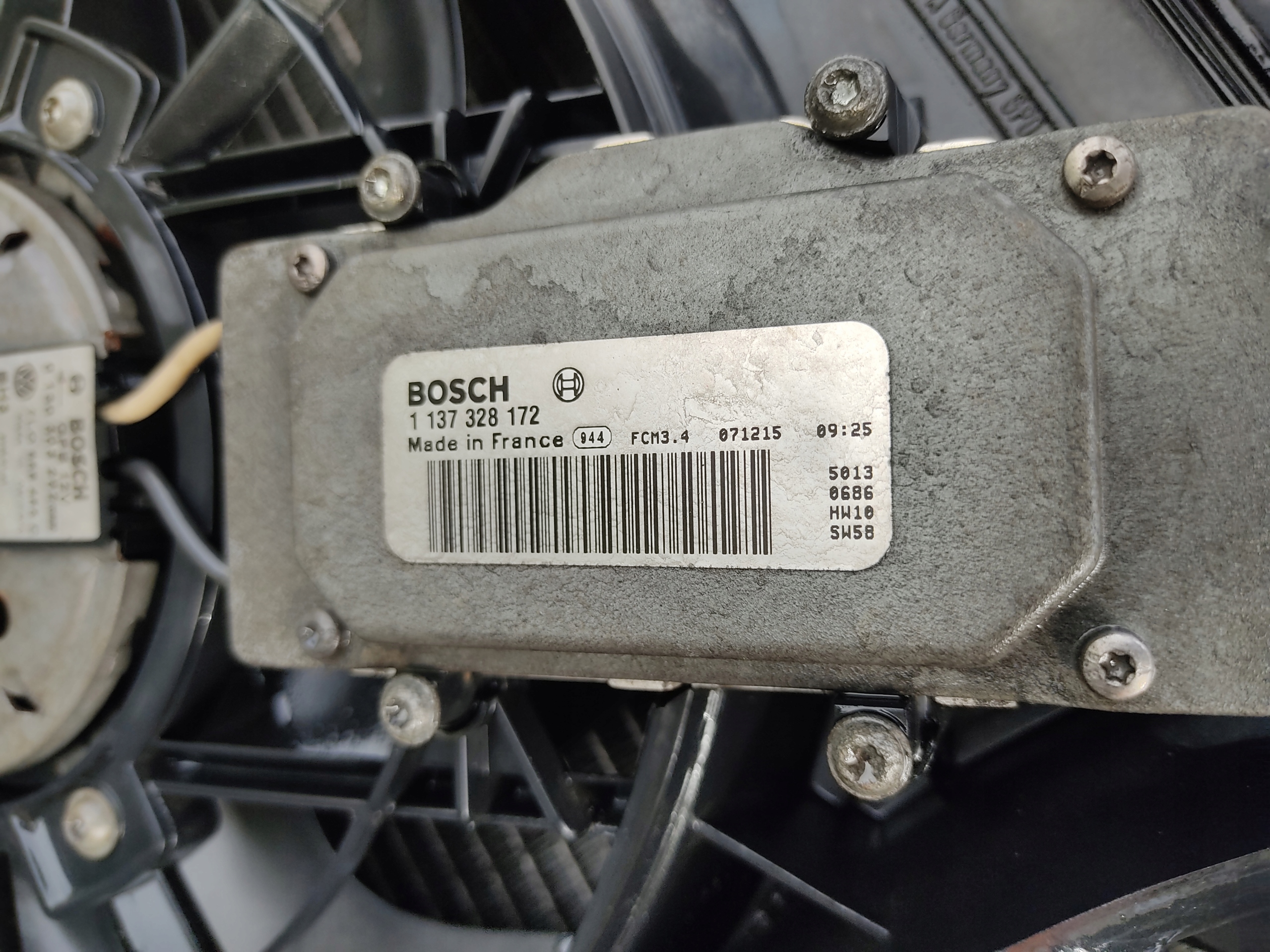 PREDNE CELO VYSTUHA CHLADICE SAHARA TOUAREG 7L 2.5 TDI