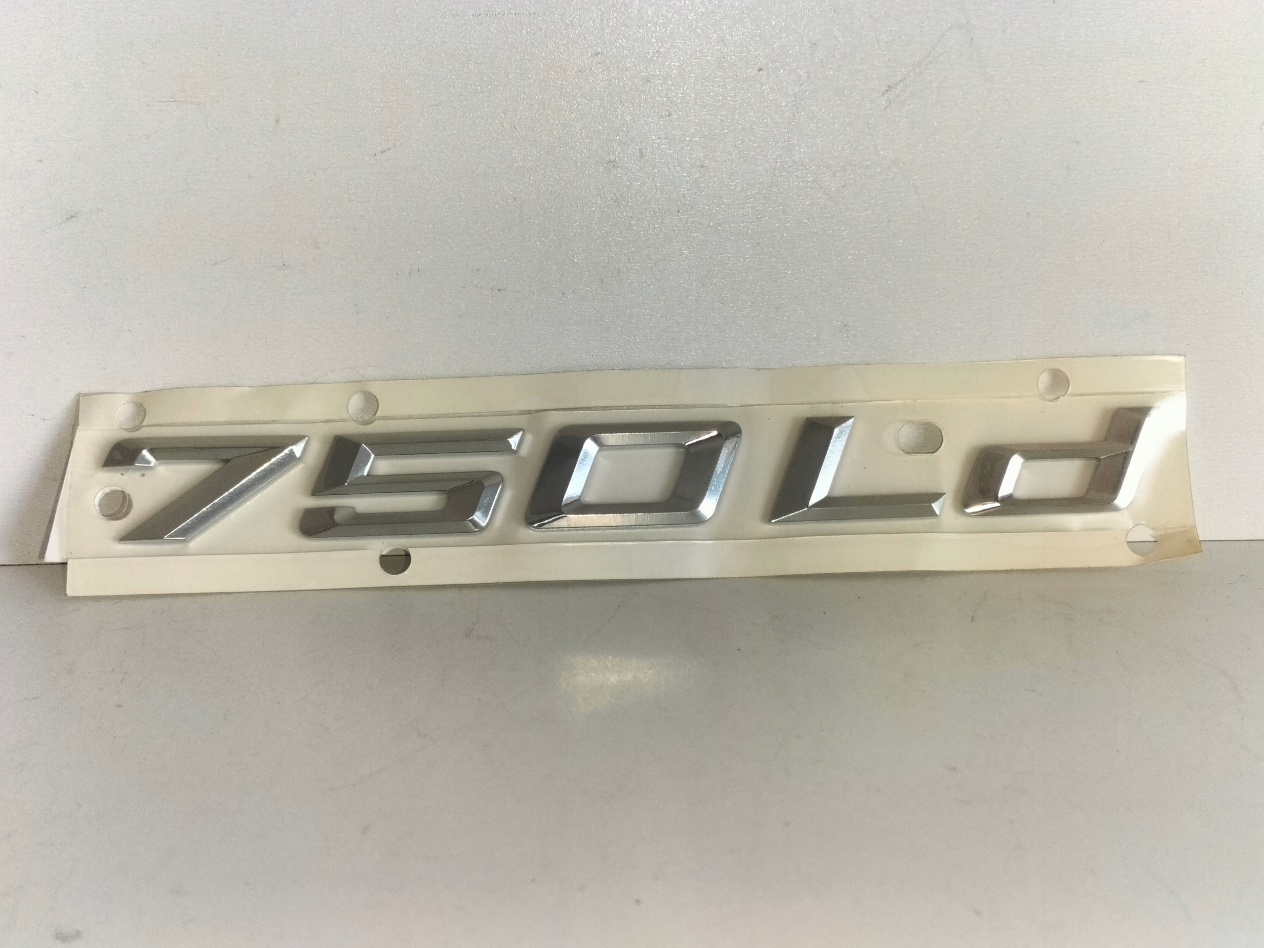 ZNAK EMBLEM napis ZADNEJ KAPOTY BMW 7 G11 G12 15-
