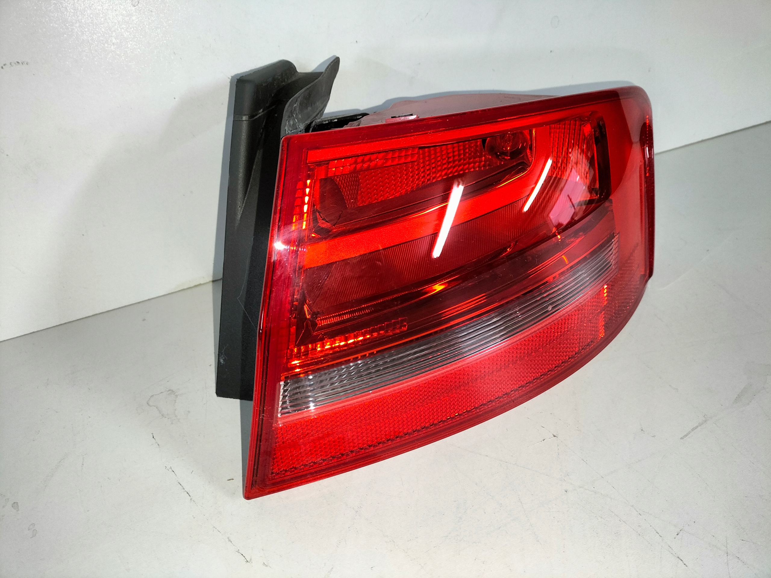 PRAVE ZADNE SVETLO AUDI A4 B8 LIFT 11- SEDAN