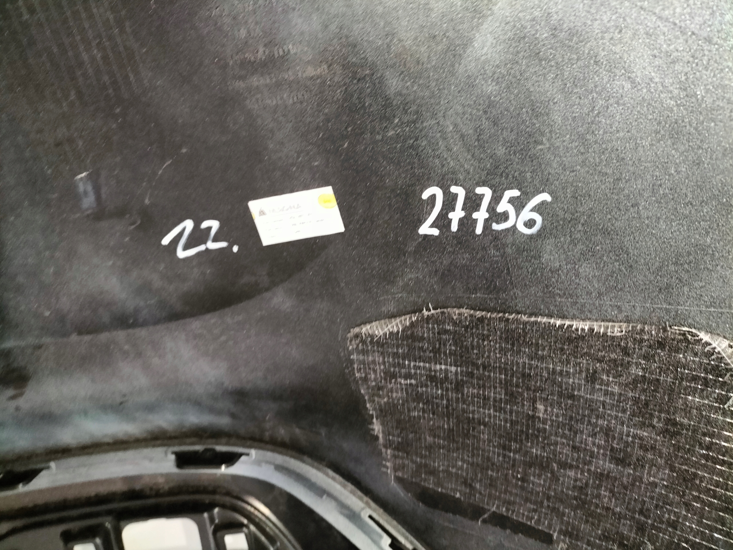 ZADNÝ NÁRAZNÍK VW TAOS 20-