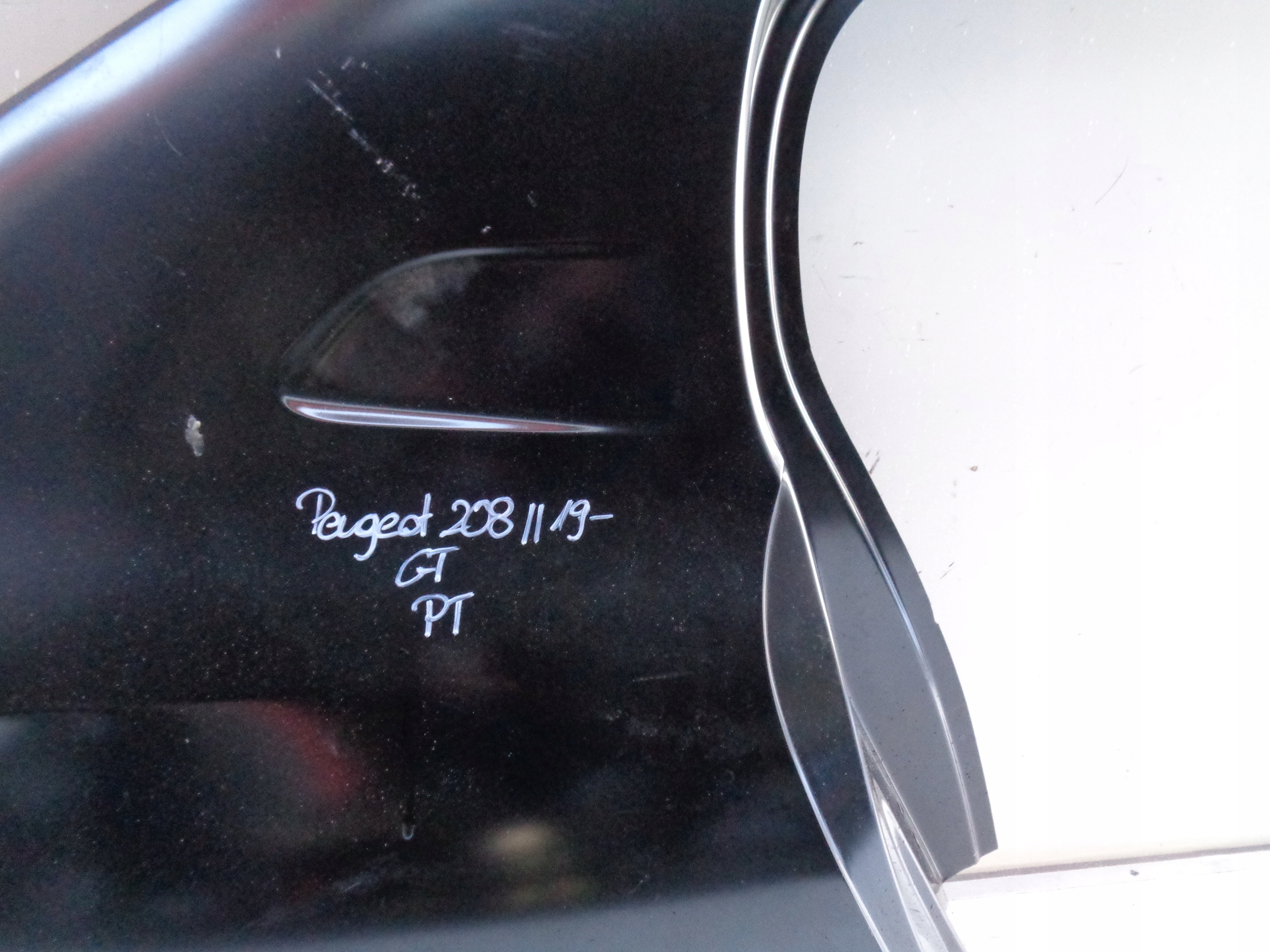PRAVÝ ZADNÝ BLATNÍK PEUGEOT 208 II 19- GT-LINE