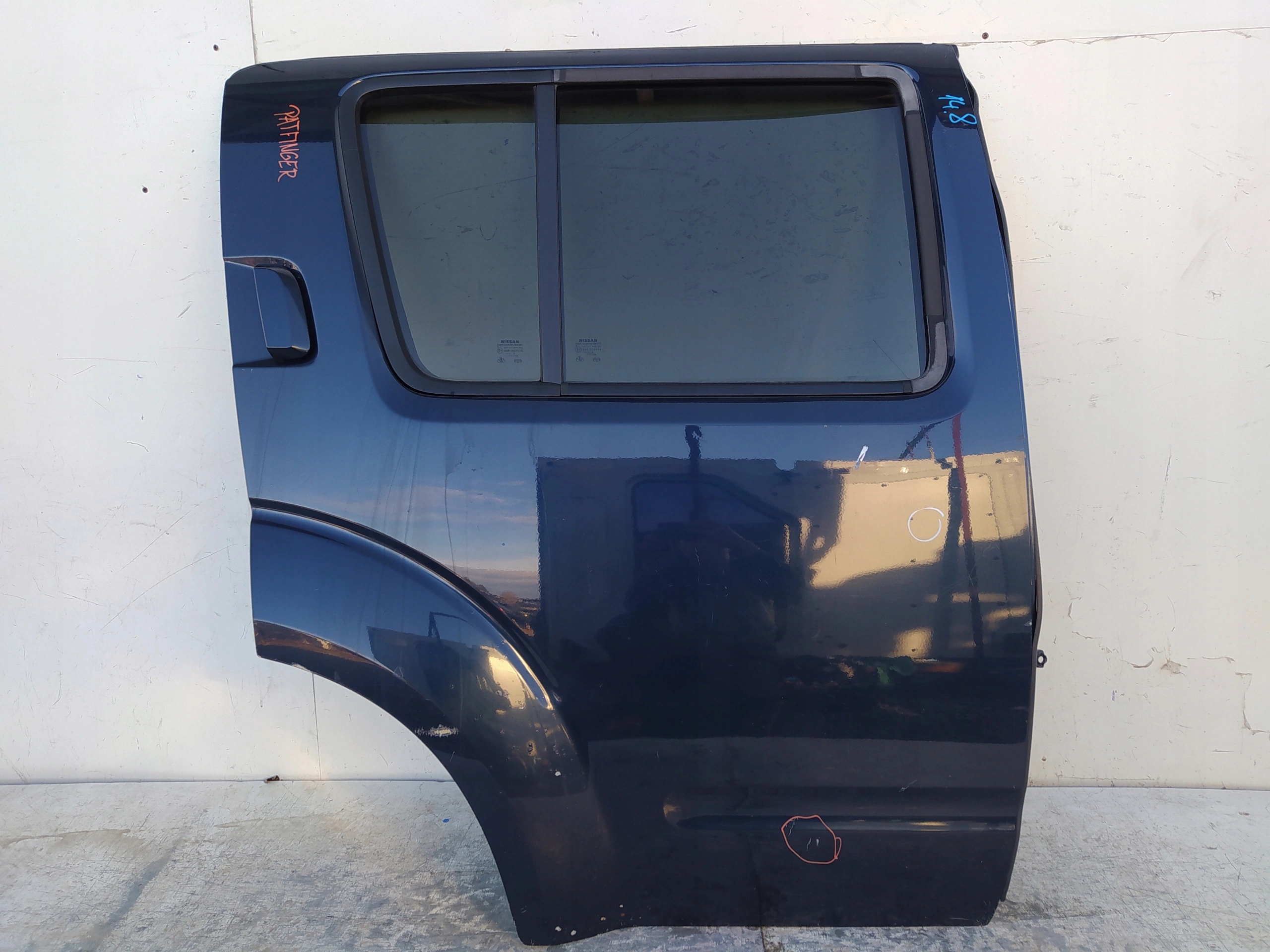 NISSAN PATHFINDER R51 PRAVE ZADNE DVERE