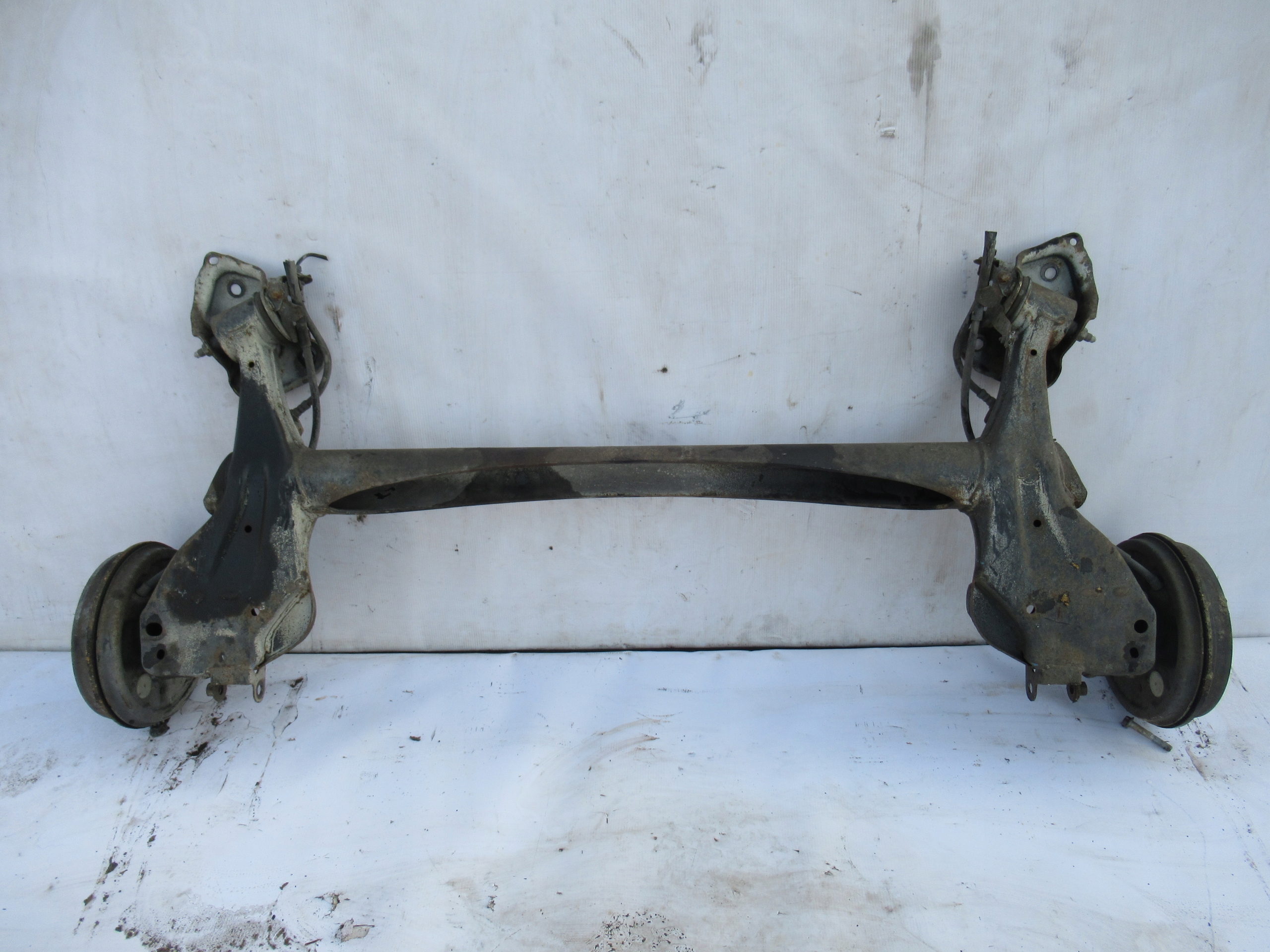 ZADNÁ NÁPRAVA OPEL CORSA D