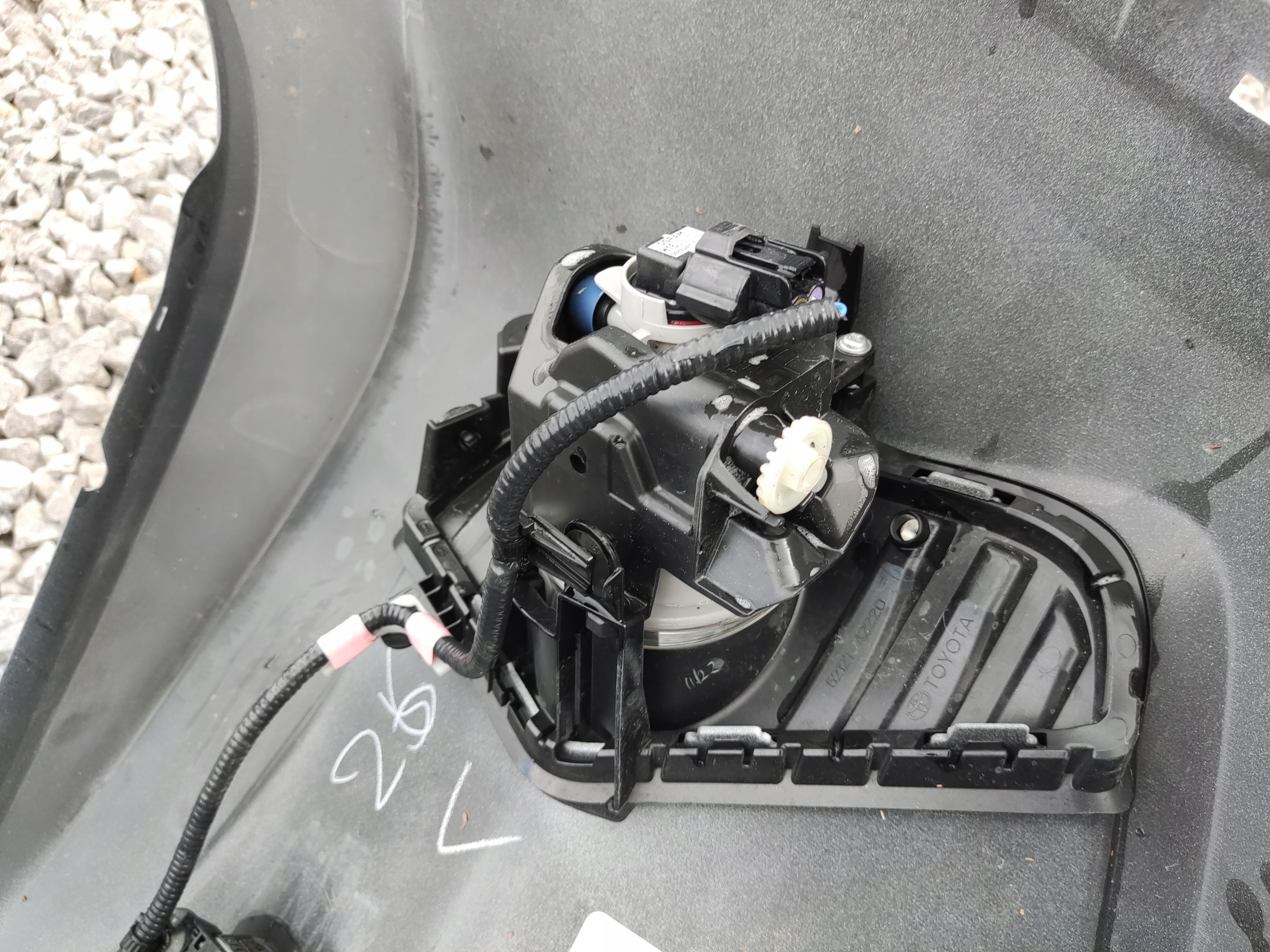 PREDNÝ NÁRAZNÍK KOMPLETNY PDC SENZORY TOYOTA RAV4 V 2019-24 HYBRID