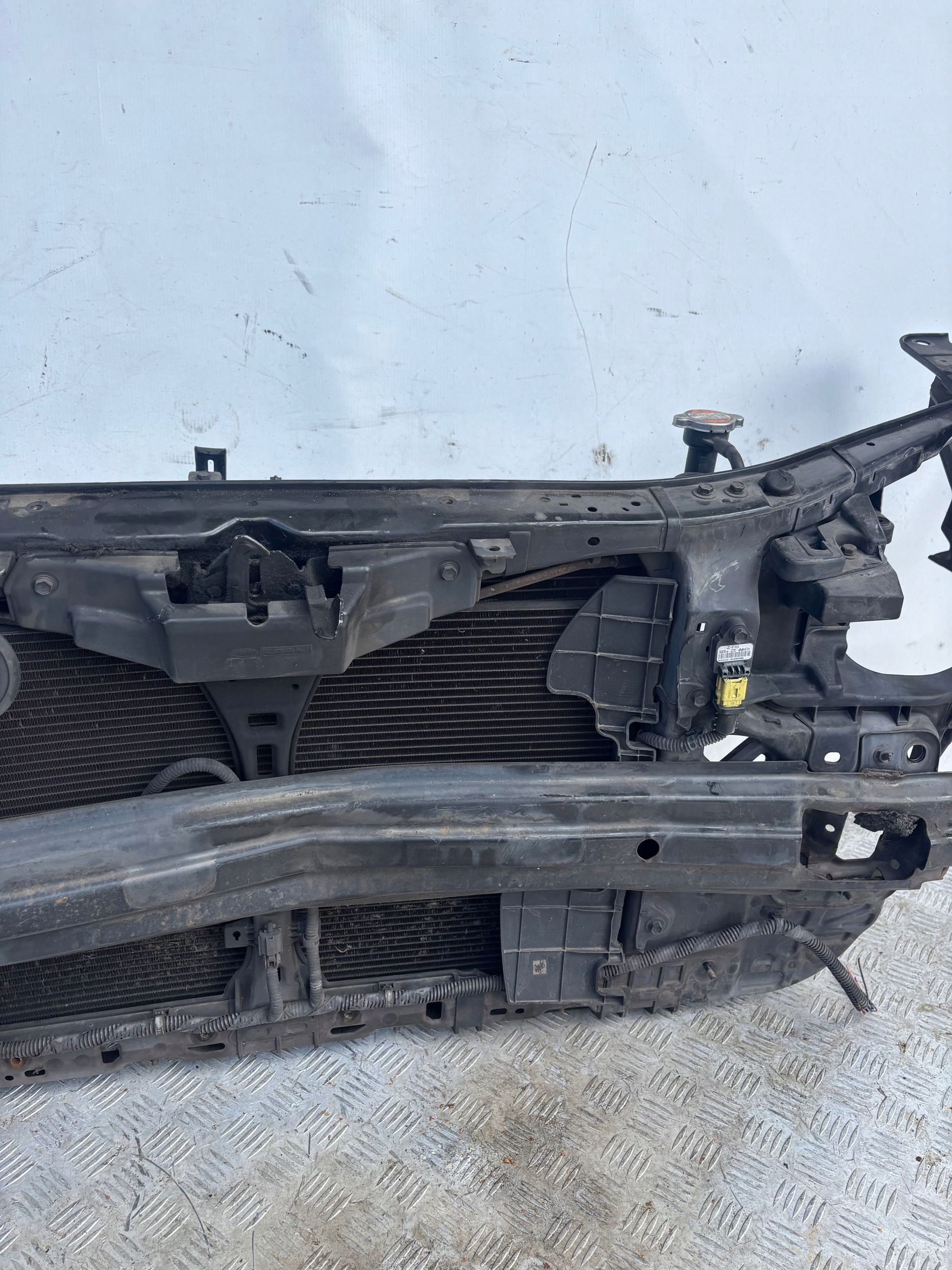 PREDNE CELO CHLADICE VÝSTUHA KIA CEED I 1.4 16V LIFT 09-12