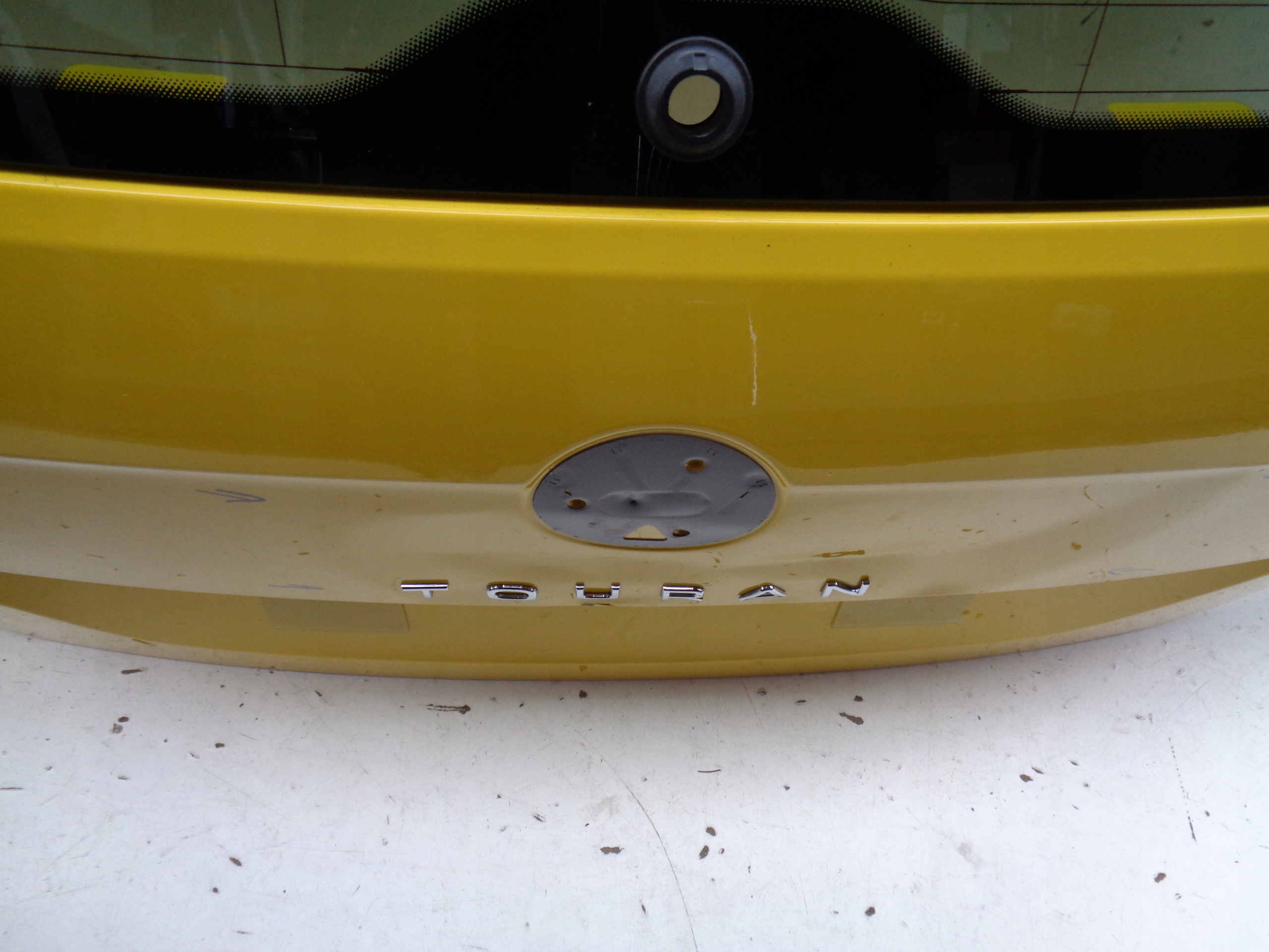 ZADNÁ KAPOTA VW TOURAN 5TA 16- SKLO NR 39481