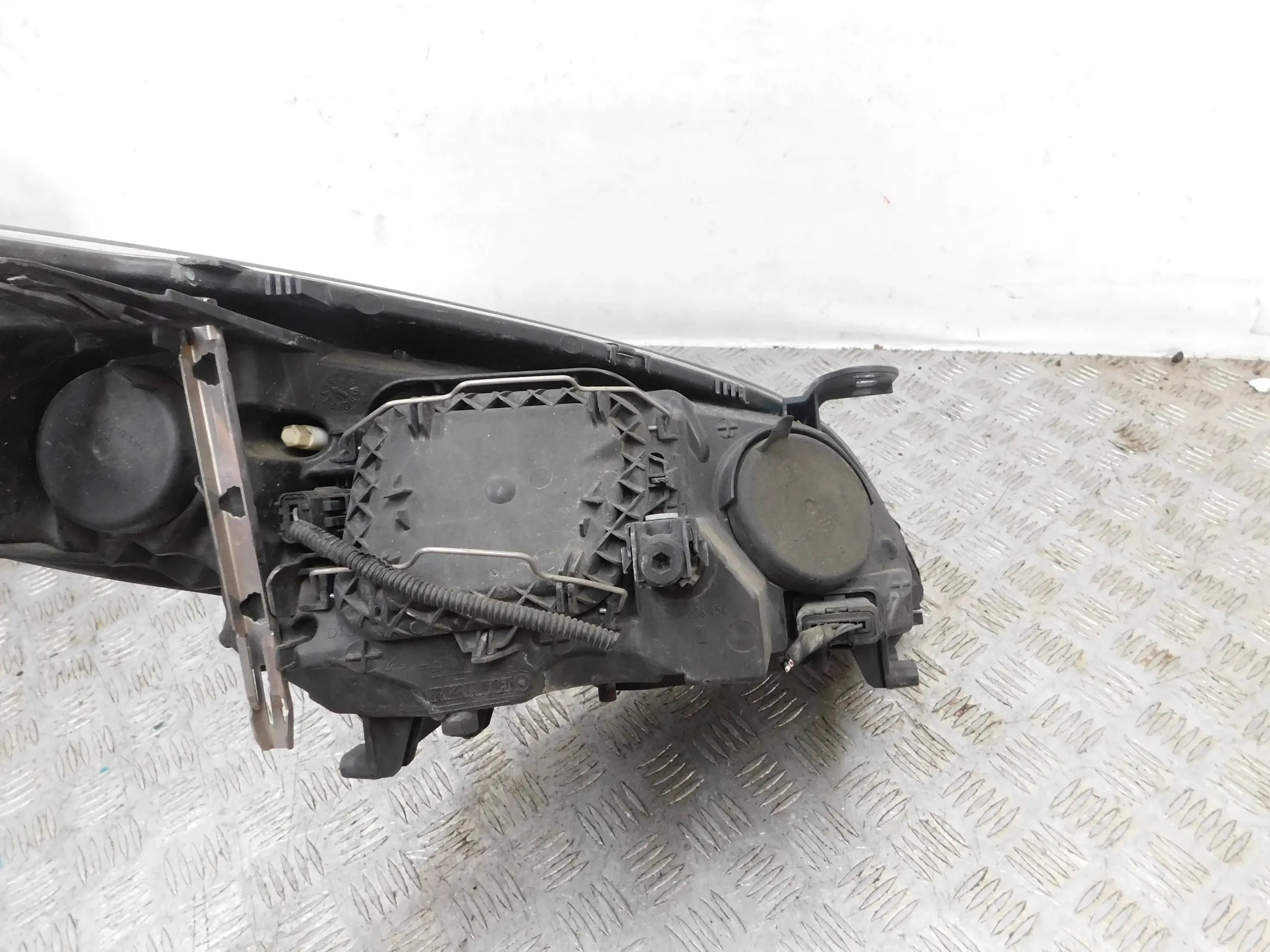 LAVE PREDNE SVETLO RENAULT MEGANE III 3 08-