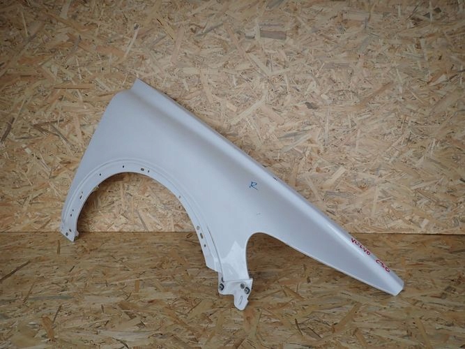 VOLVO C30 PRAVY PREDNY BLATNIK