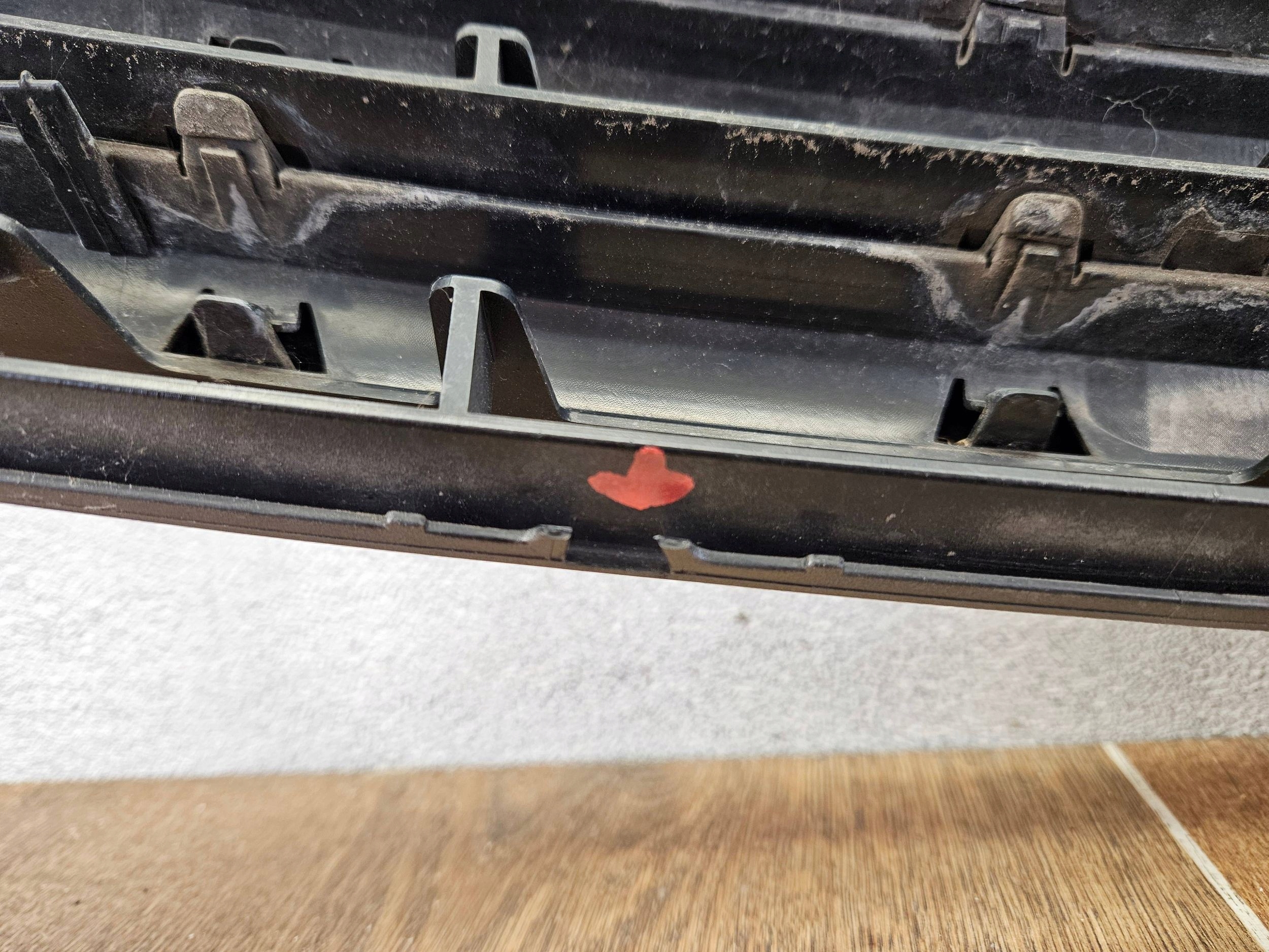 Volkswagen Golf VI MRIEŽKA LIŠTA CHLADIČA LIŠTA MRIEŽKA 5K0853651