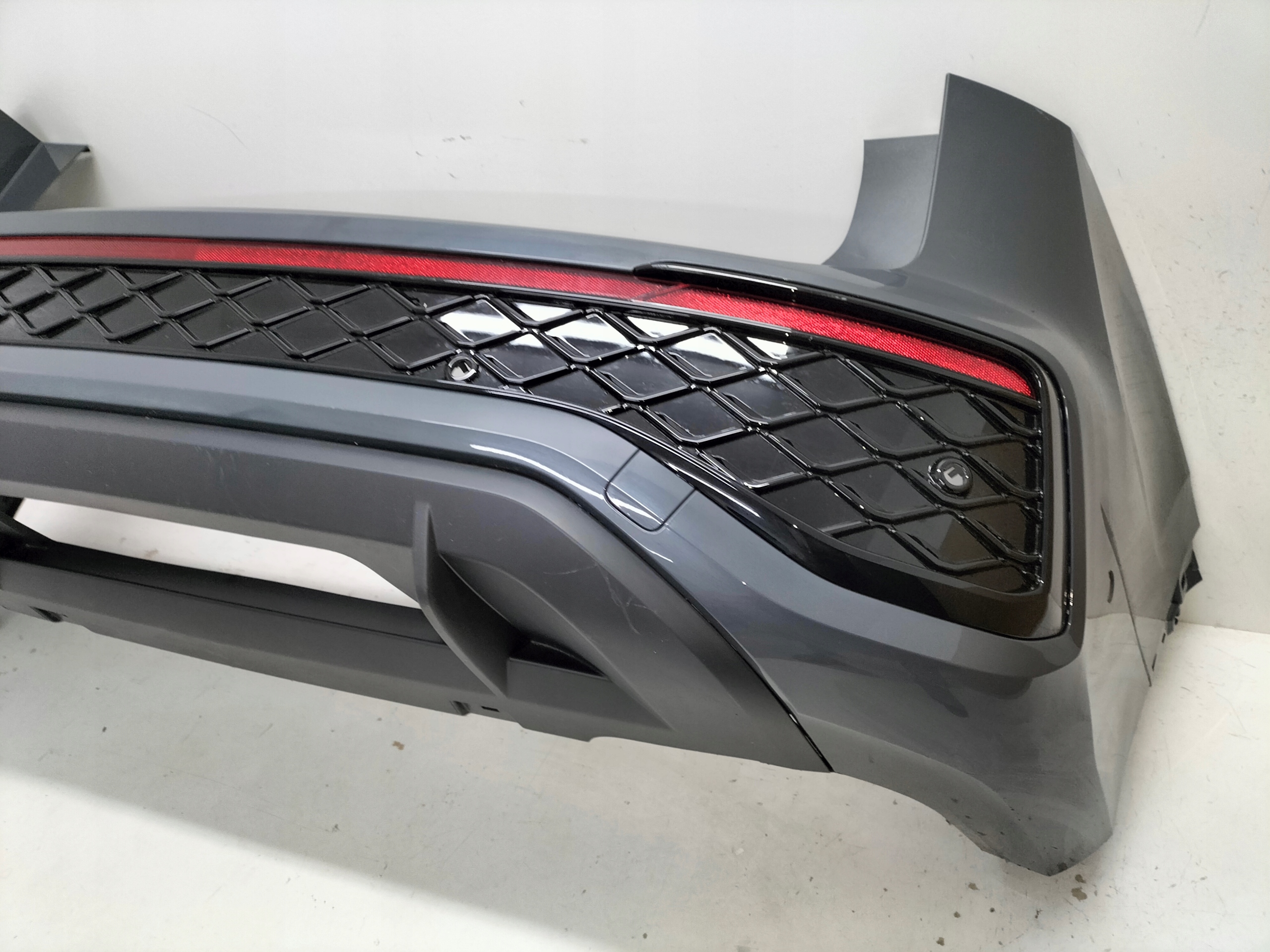 ZADNÝ NÁRAZNÍK VW TAYRON 24- R-LINE