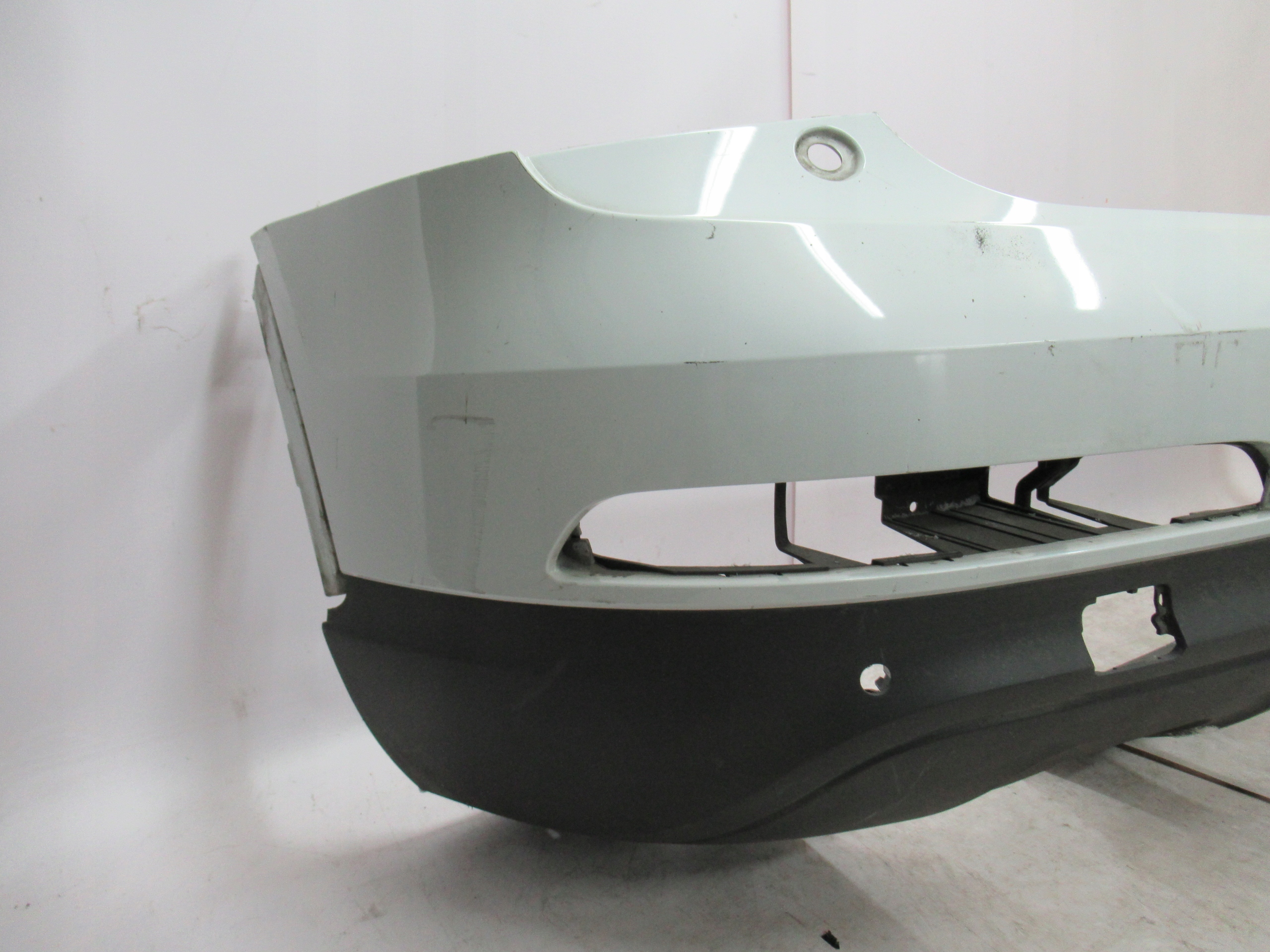 ZADNÝ NÁRAZNÍK AUDI Q3 8U0807521