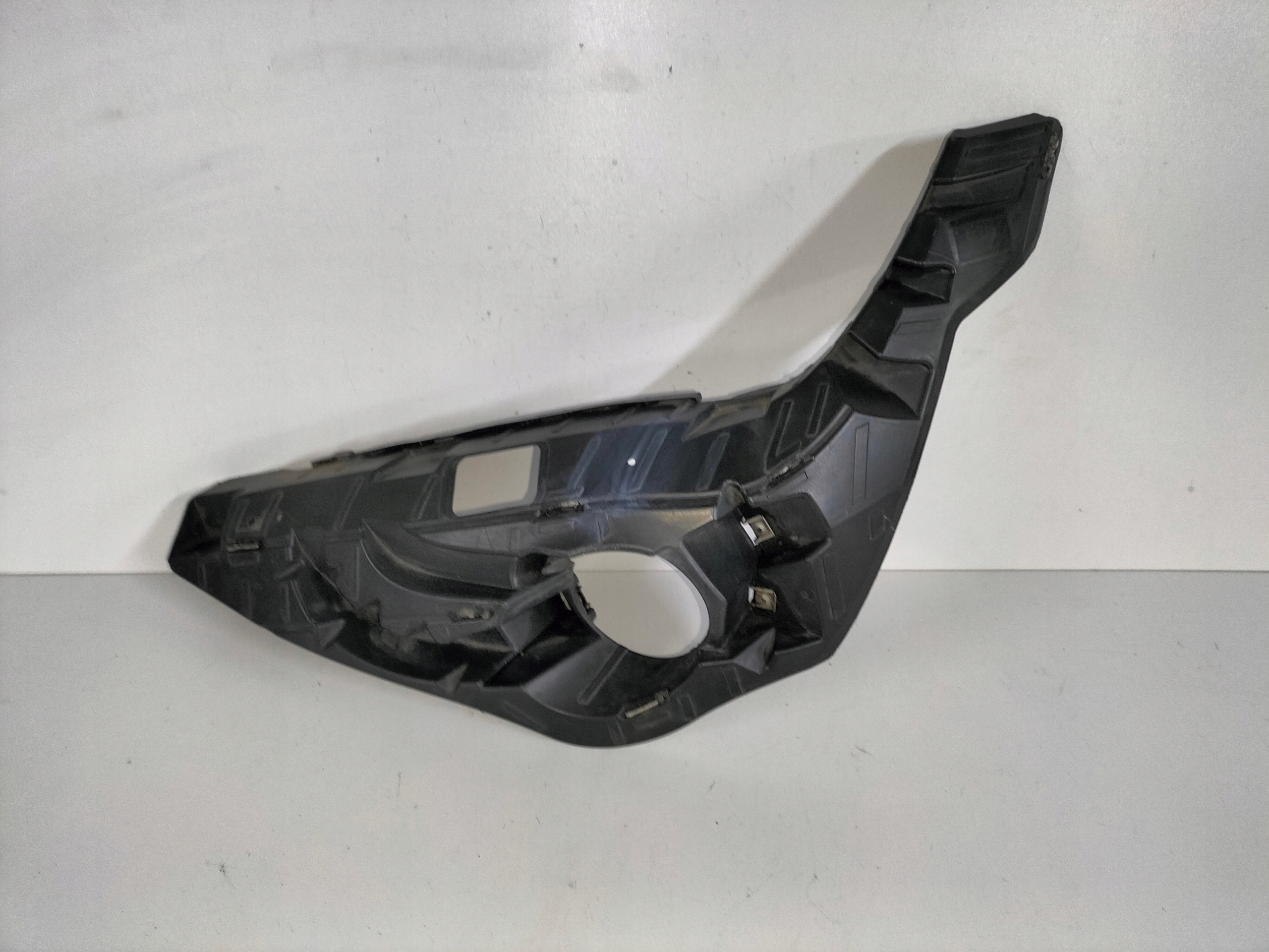 DRZIAK PREDNEHO NARAZNIKA LAVY BMW X1 E84 LIFT 12-15