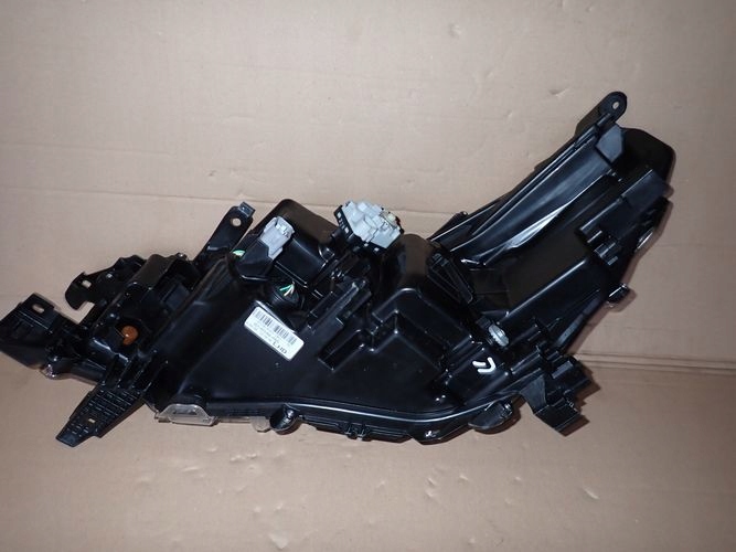 TOYOTA HILUX VIII 8 FULL LED 20- PRAVE PREDNE SVETLO 81110-YP431