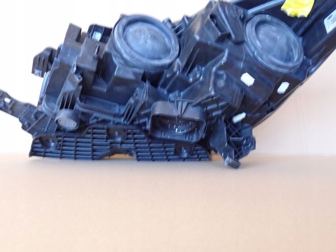 FORD KUGA MK2 II LIFT 16- PRAVE PREDNE SVETLO GV41-13W029-AJ