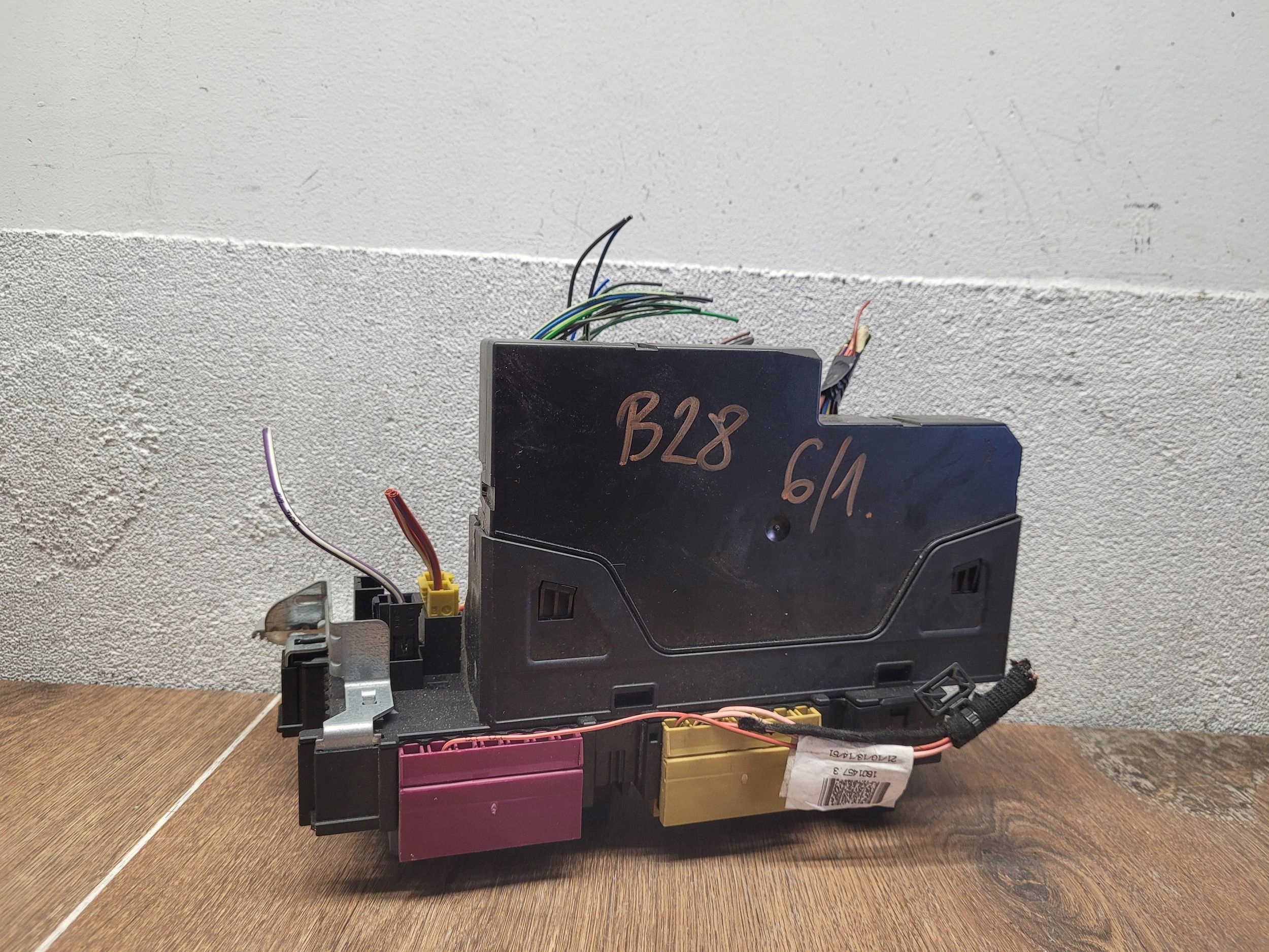 MERCEDES C W204 lift 2049065602 POISTKOVA SKRINKA MODUL sam