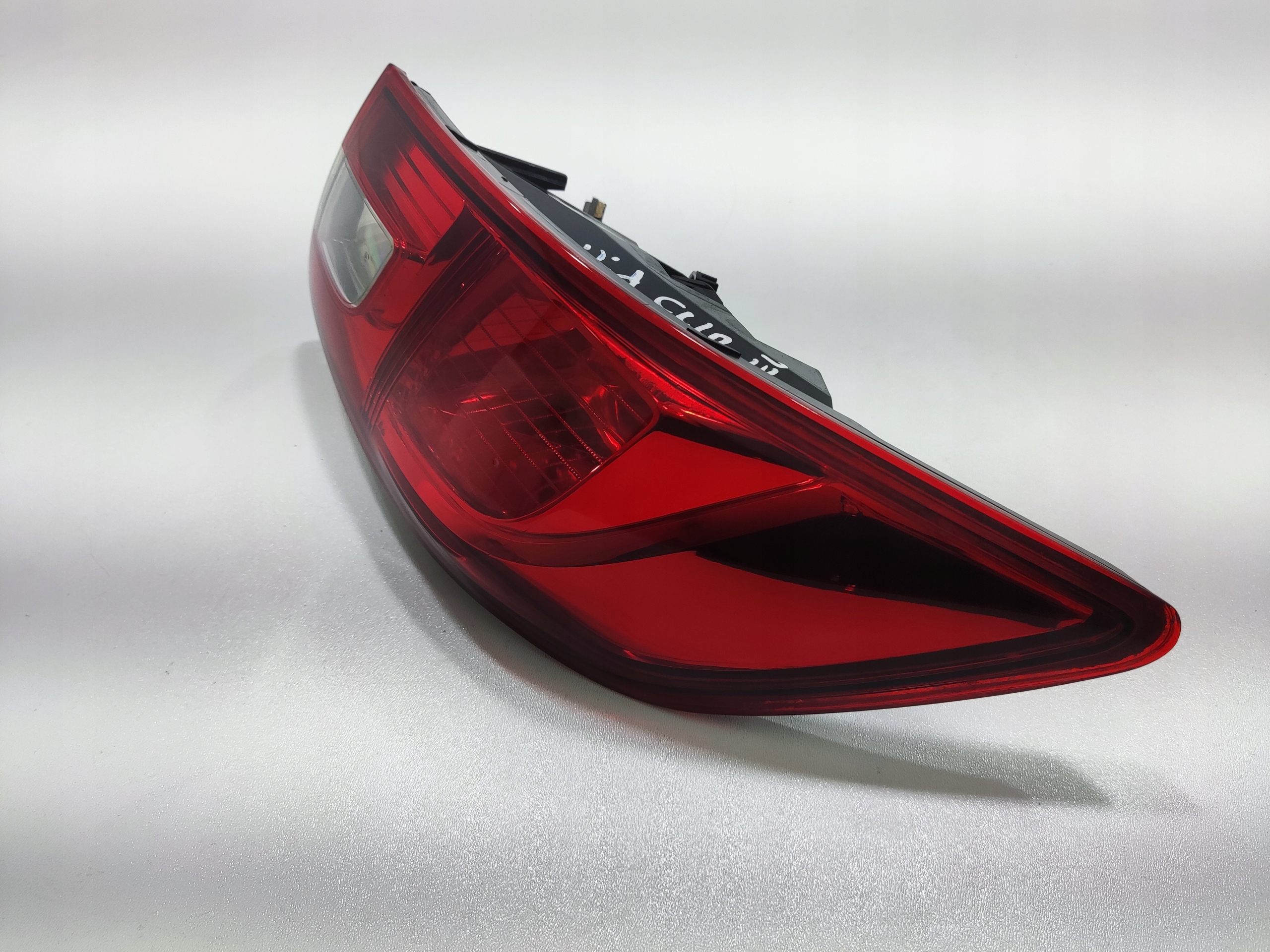 PRAVE ZADNE SVETLO BLATNIKA RENAULT CLIO IV HATCHBACK 265502631R 13-16 EUROPA
