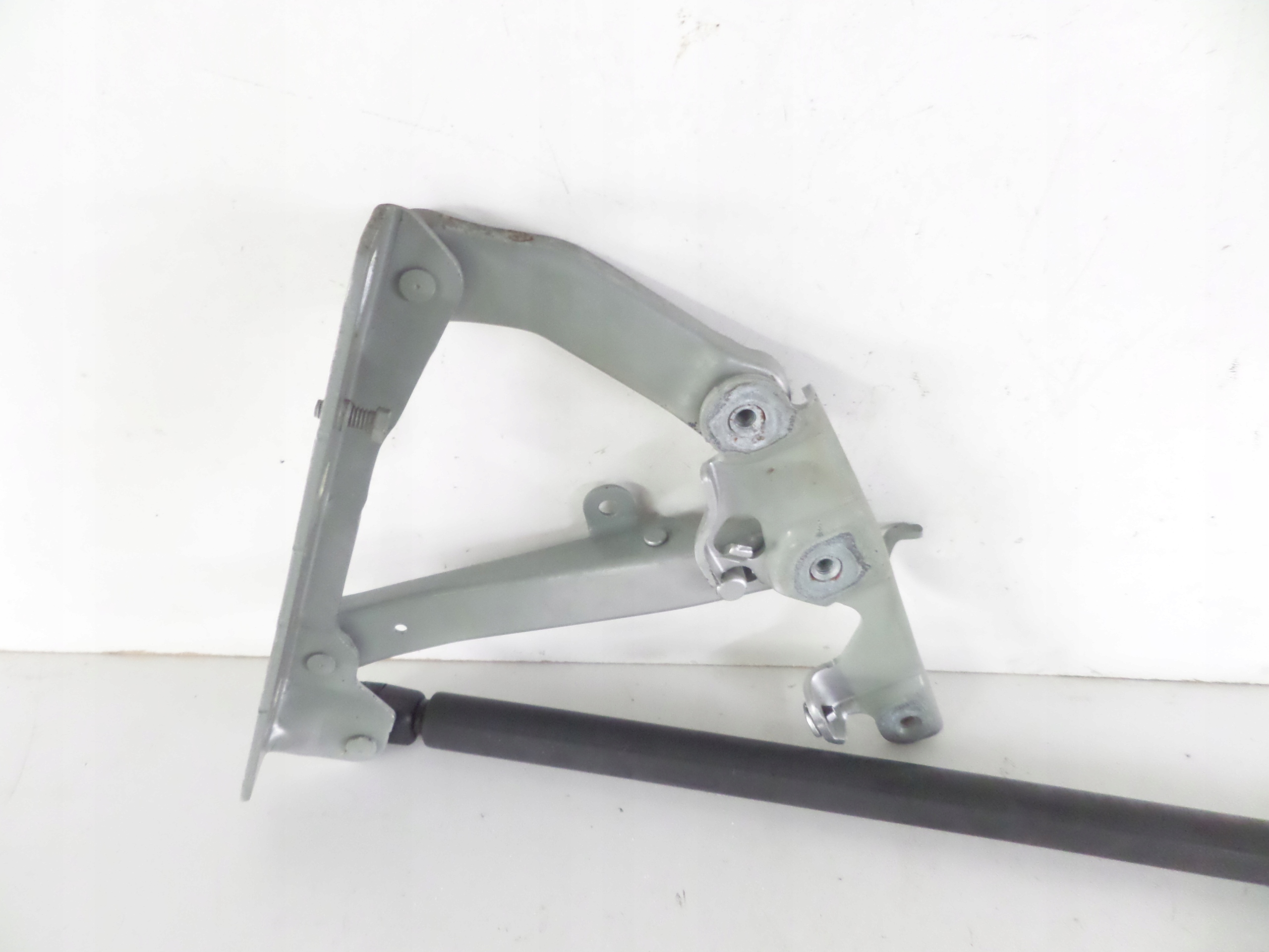 PRAVY PANT PREDNEJ KAPOTY MERCEDES E KLASA W211 02-
