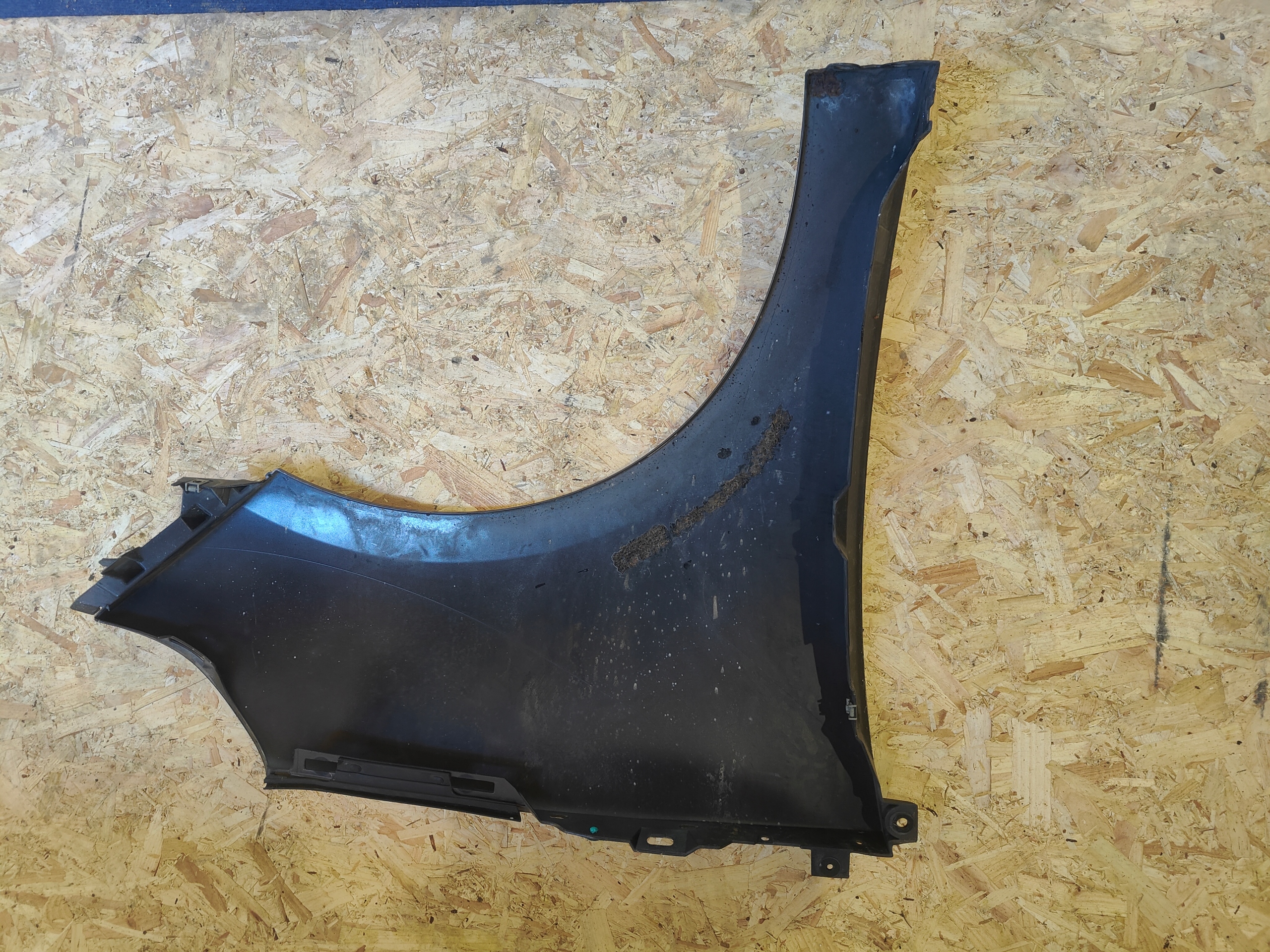 ĽAVÝ PREDNÝ BLATNÍK RENAULT SCENIC 08-12