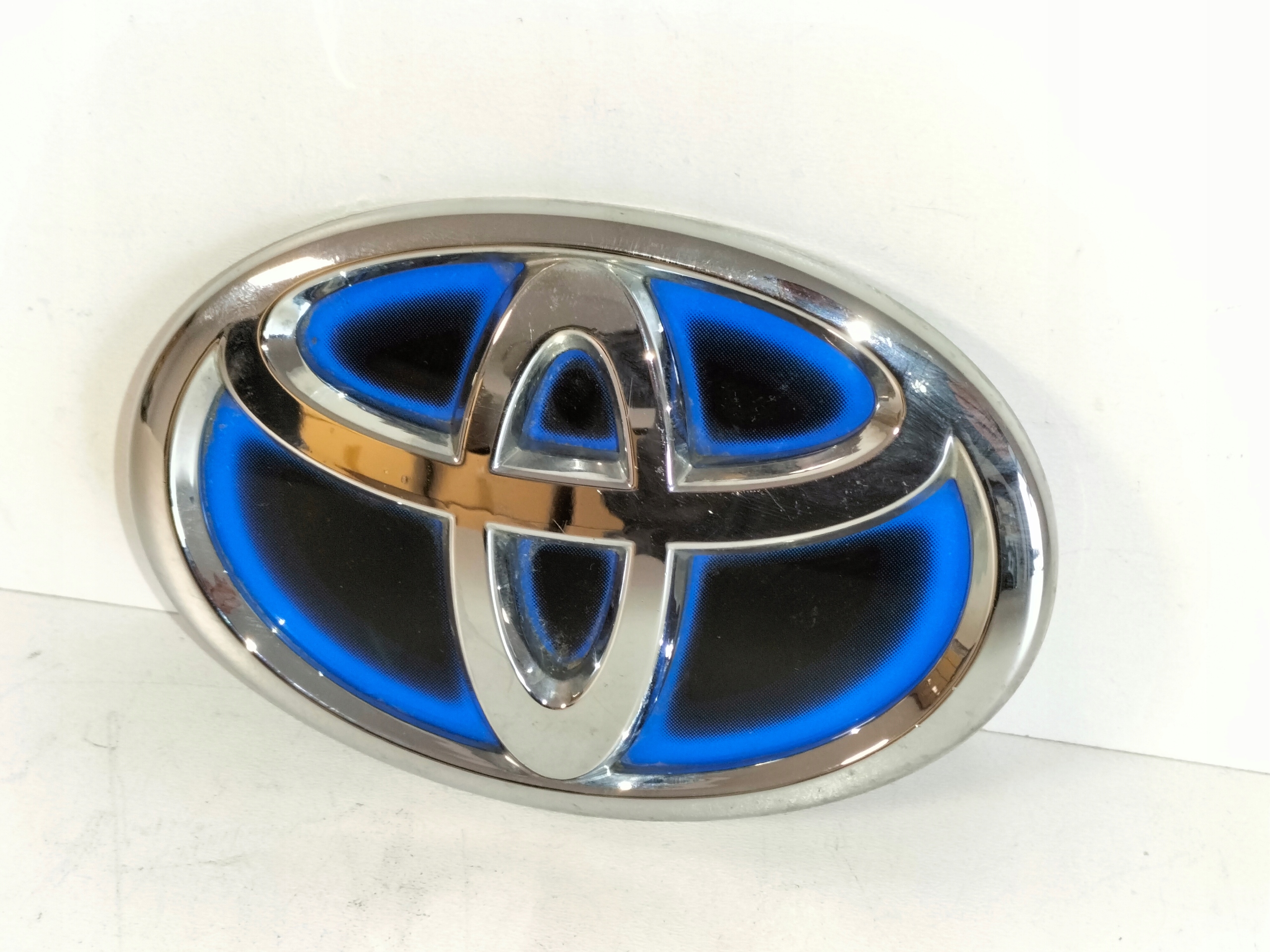 ZNAK EMBLEM NÁRAZNÍKA PREDNÝ TOYOTA YARIS IV 20-