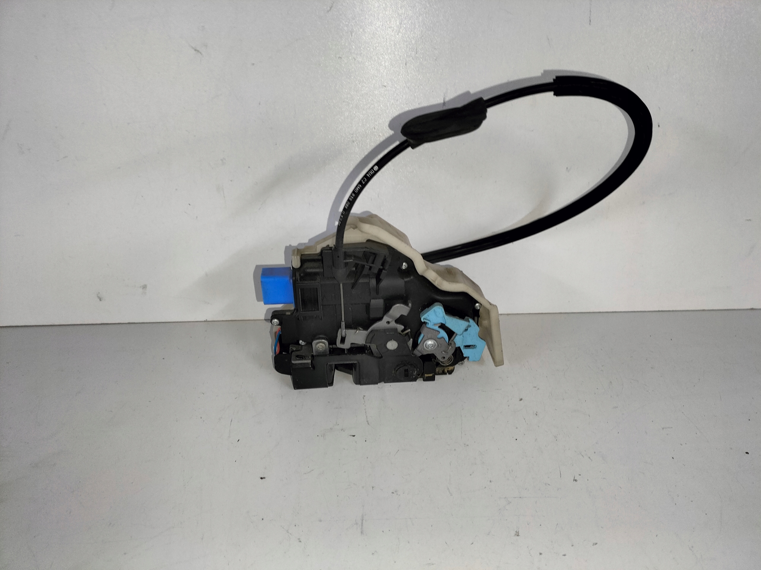 ZÁMOK PRAVÝCH ZADNÝCH DVERÍ SKODA OCTAVIA II 04- VW GOLF V 03- GOLF PLUS