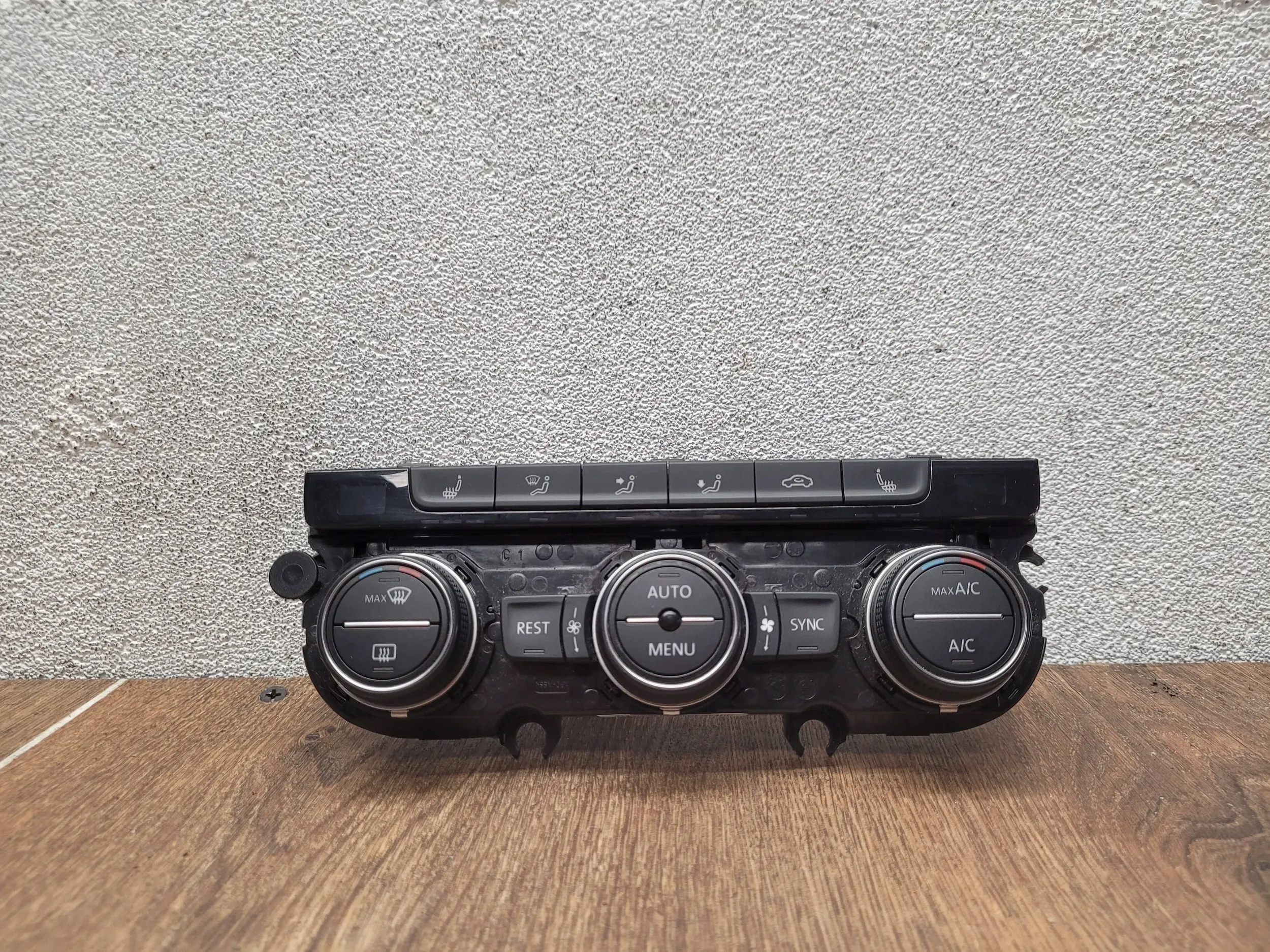 Vw PASSAT B8 5G0907044BG CLIMATRONIC OVLADANIE KURENIA