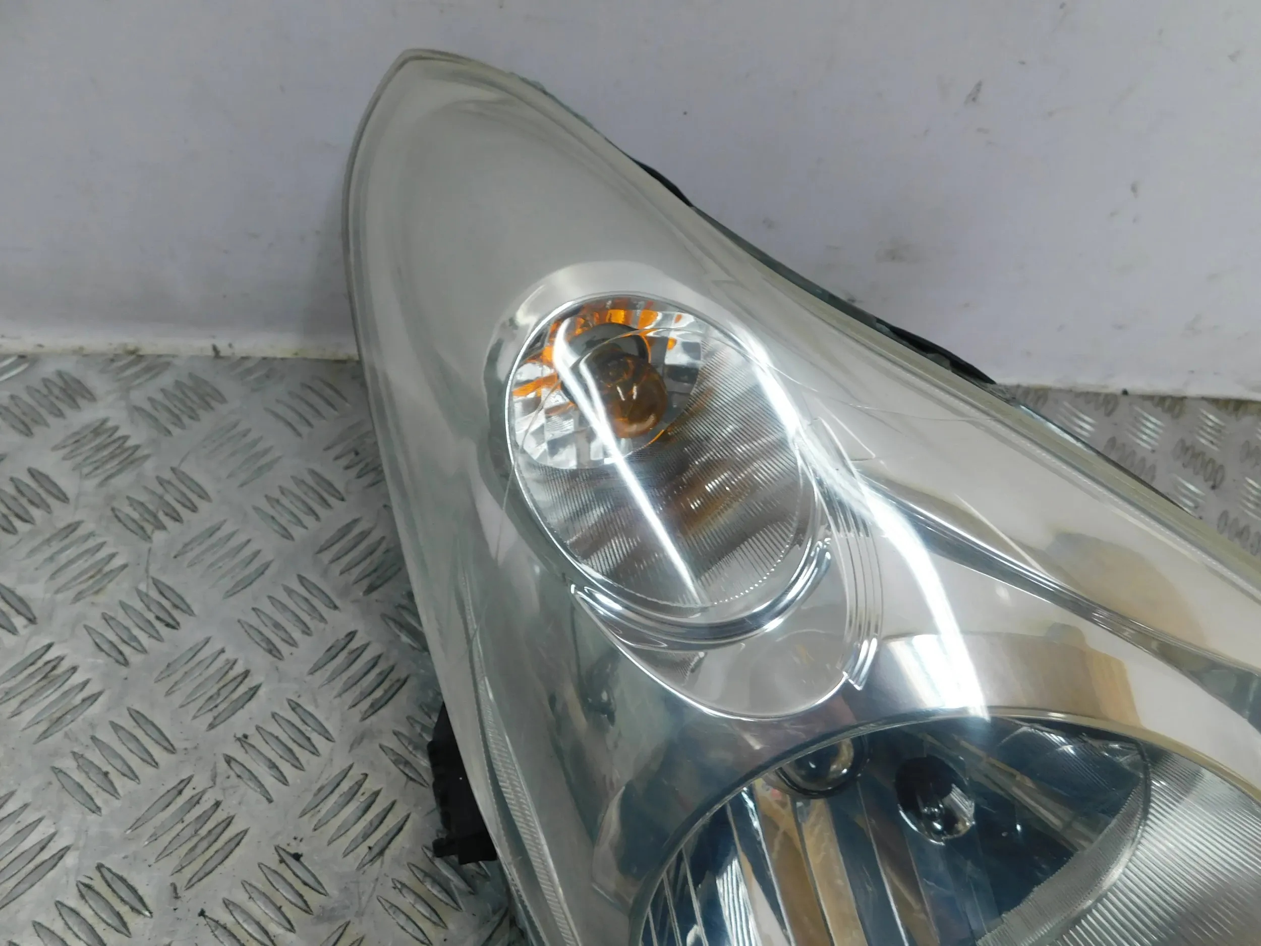 PRAVE PREDNE SVETLO SUZUKI ALTO