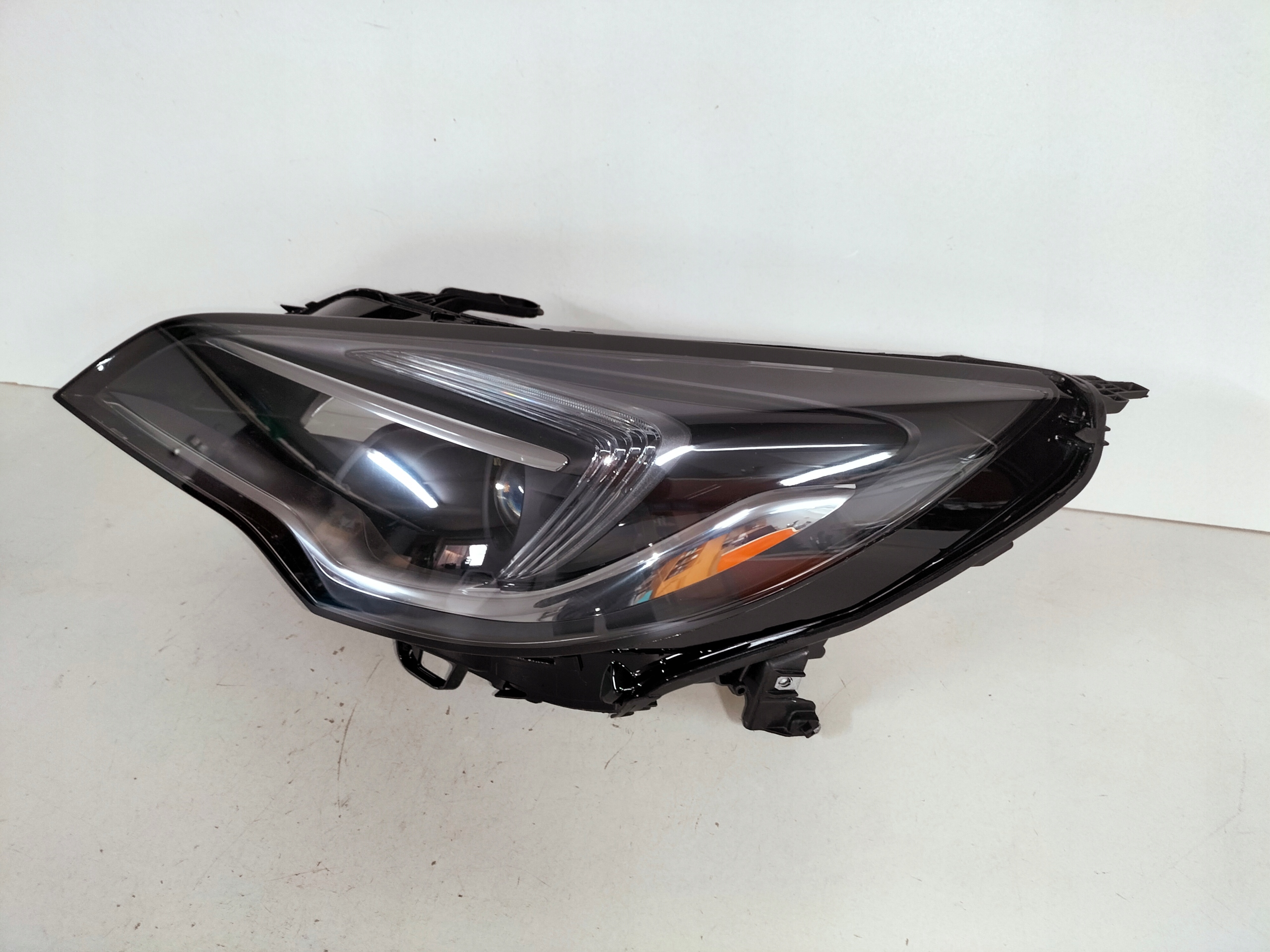 LAVE PREDNE SVETLO OPEL ASTRA V K 15-