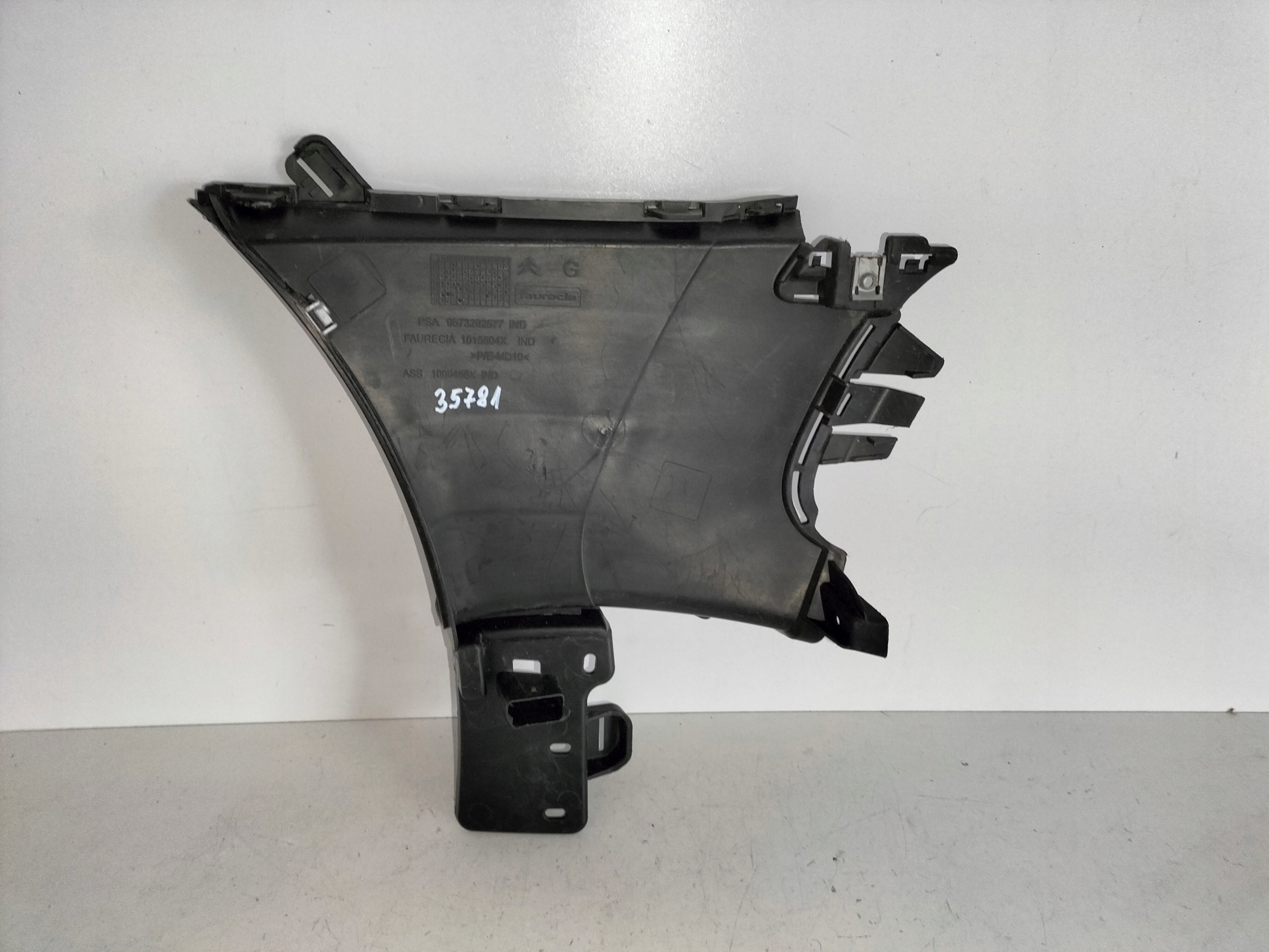 PRÍVOD NASAVANIE VZDUCHU NÁRAZNÍKA PREDNÝ LAVY CITROEN DS5 11-