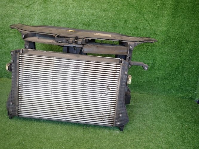 VW PASSAT  B7 1.TDI PREDNÉ PÁS  CHLADIČE