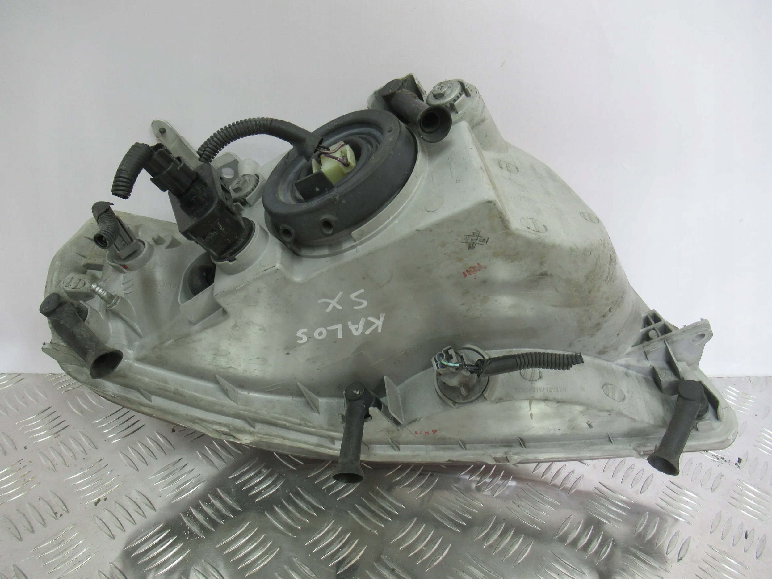 LAVE PREDNE SVETLO CHEVROLET AVEO