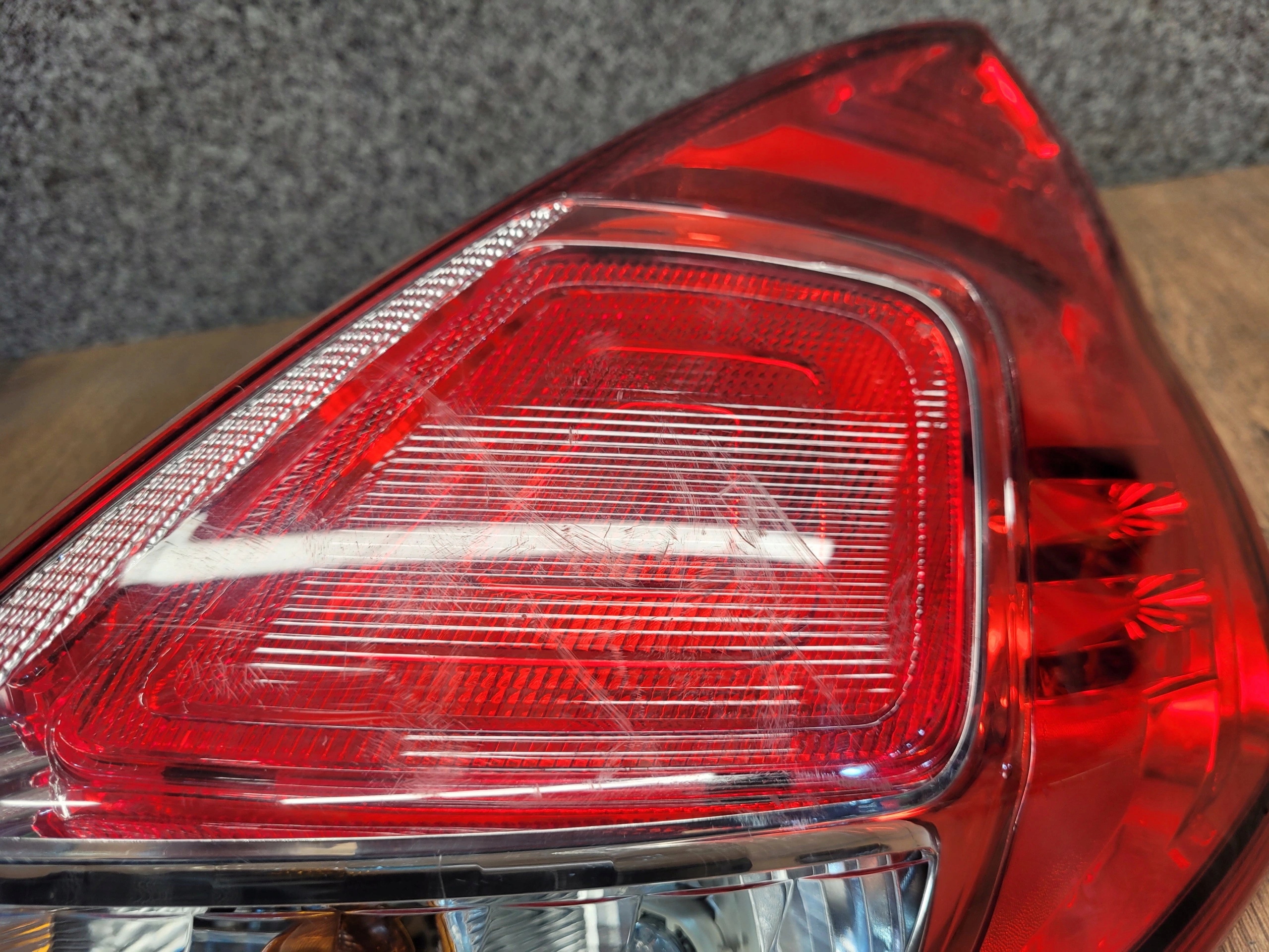 FORD FIESTA MK7 PRAVE ZADNE SVETLO C1BB-13404-AE