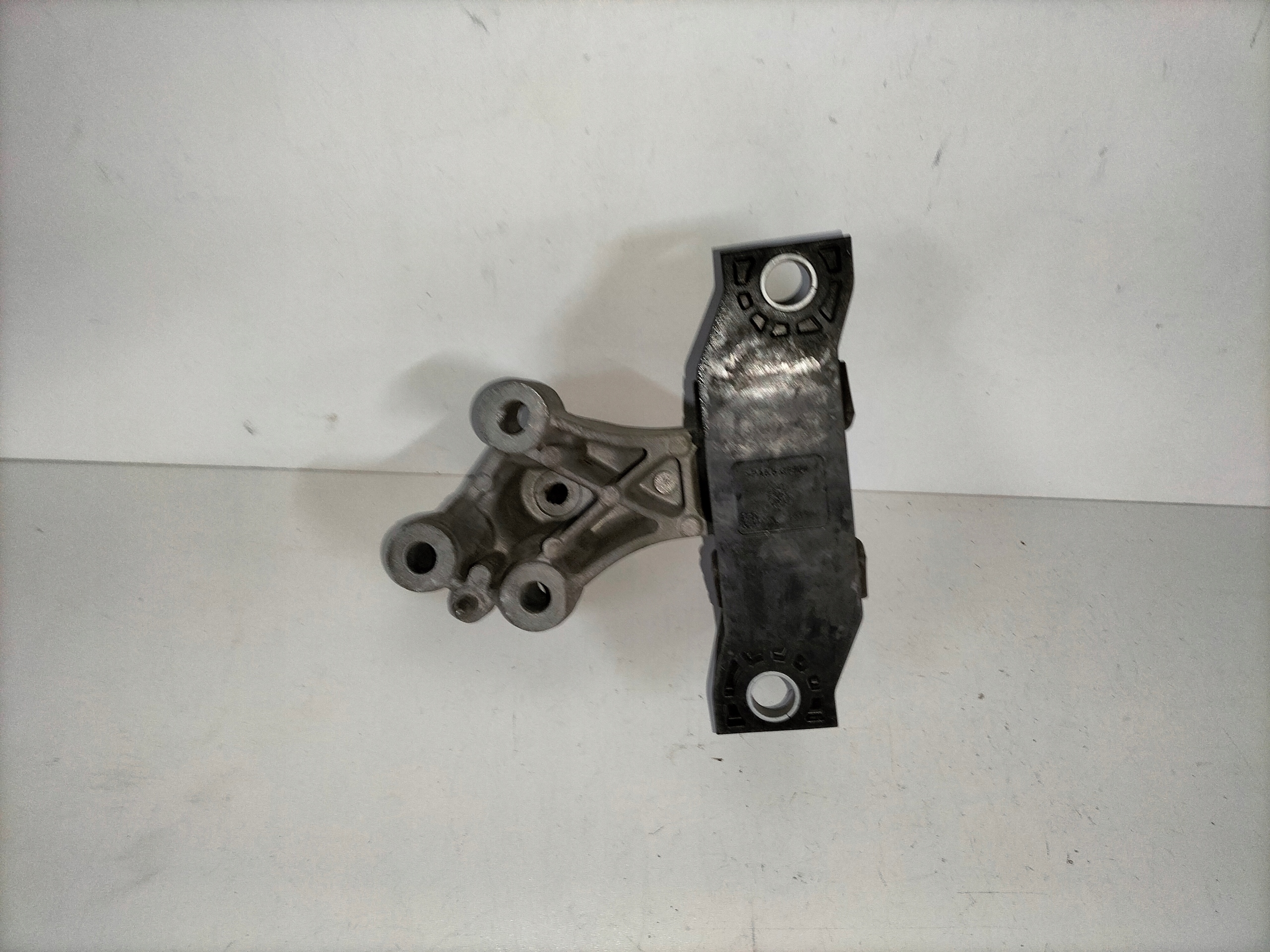 DRZIAK SILENBLOK MOTORA RENAULT CLIO 4 IV 12- 1.2B 16V