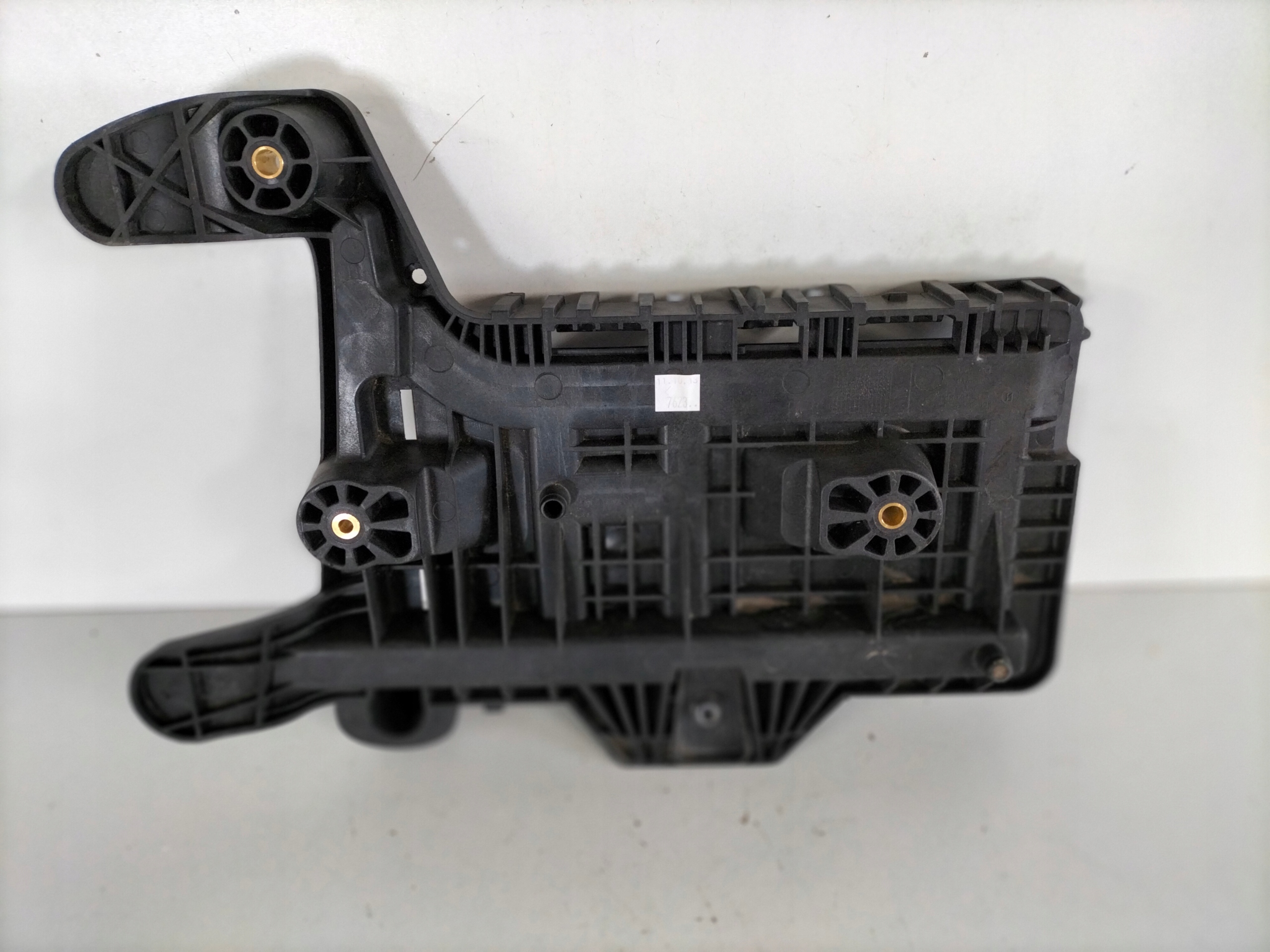 DRZIAK AUTOBATERIE VW GOLF 5 V 03- GOLF 6 VI 08-
