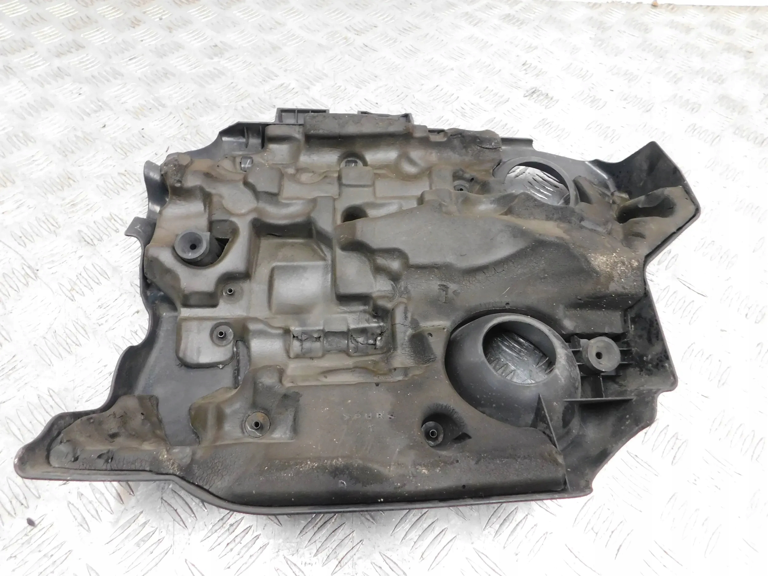 HORNÝ KRYT MOTORA SUBARU TREZIA 1.4 D