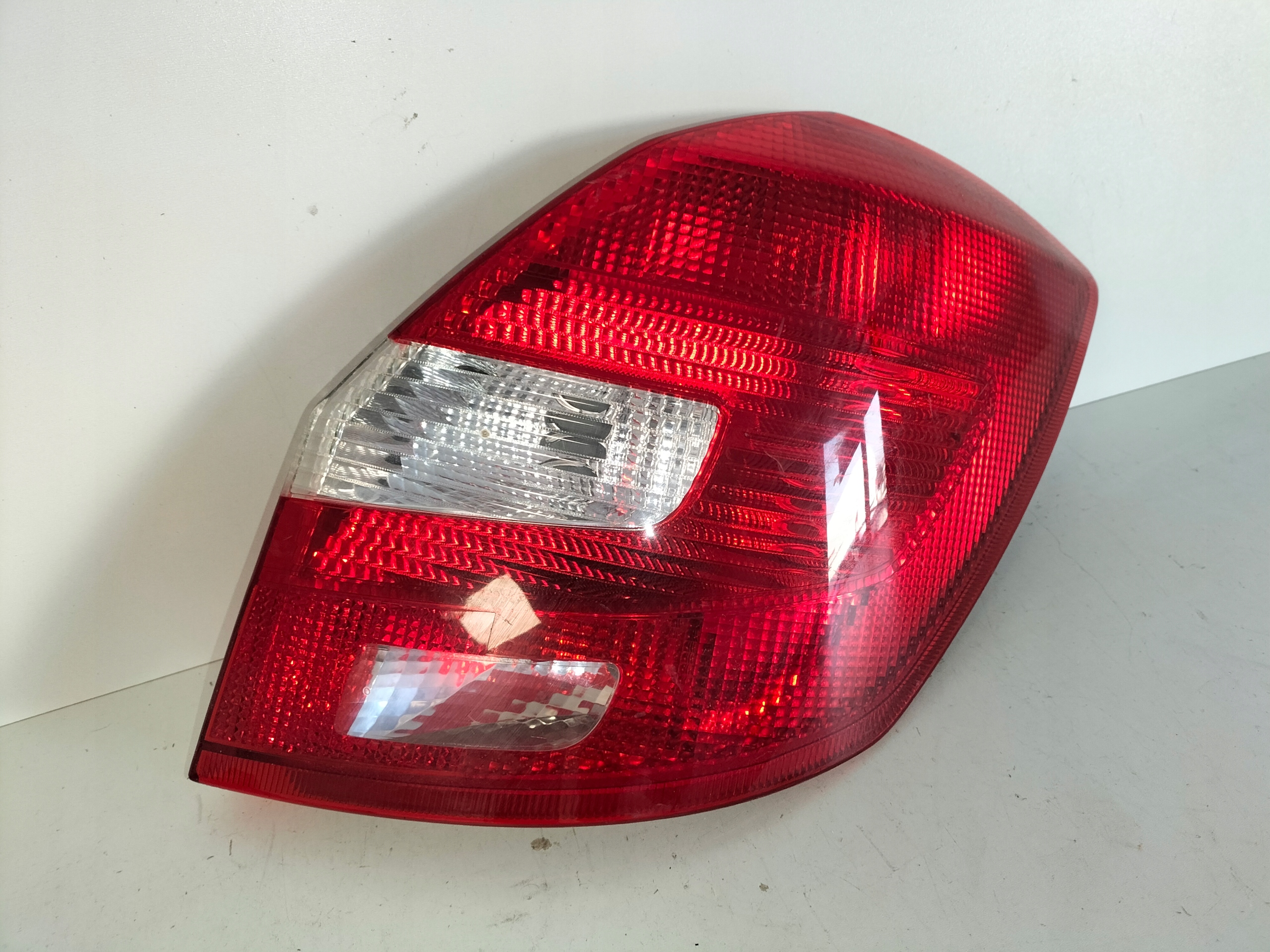 PRAVE ZADNE SVETLO SKODA FABIA II 07-14 HB KOMBI