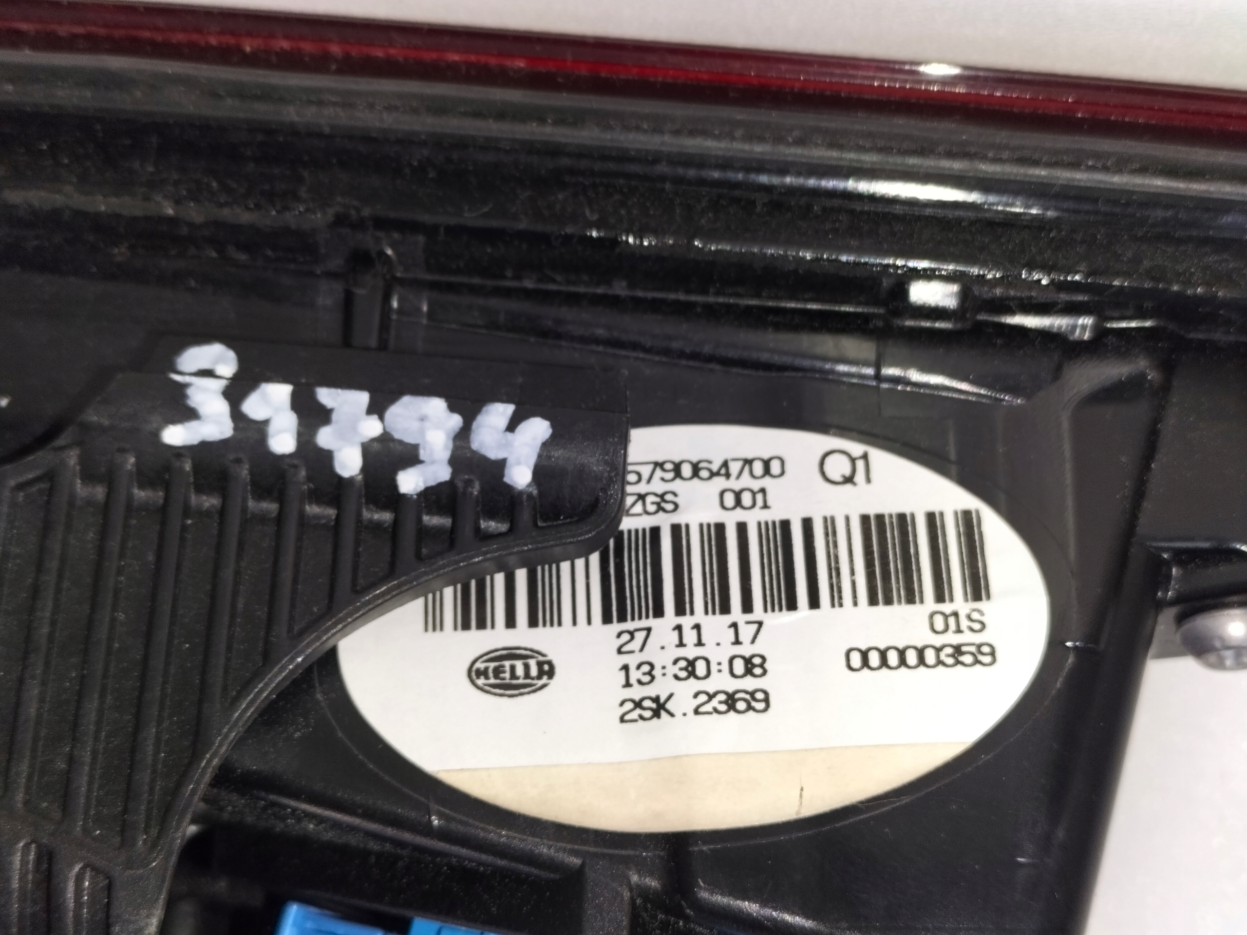 PRAVE ZADNE SVETLO MERCEDES CLS W257 18- LED VNÚTORNÉ NA KAPOTE