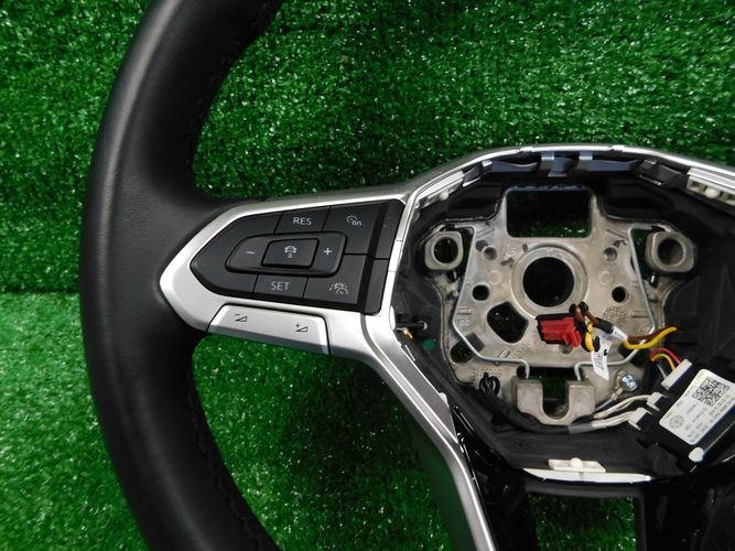 VW GOLF VIII TIGUAN VOLANT