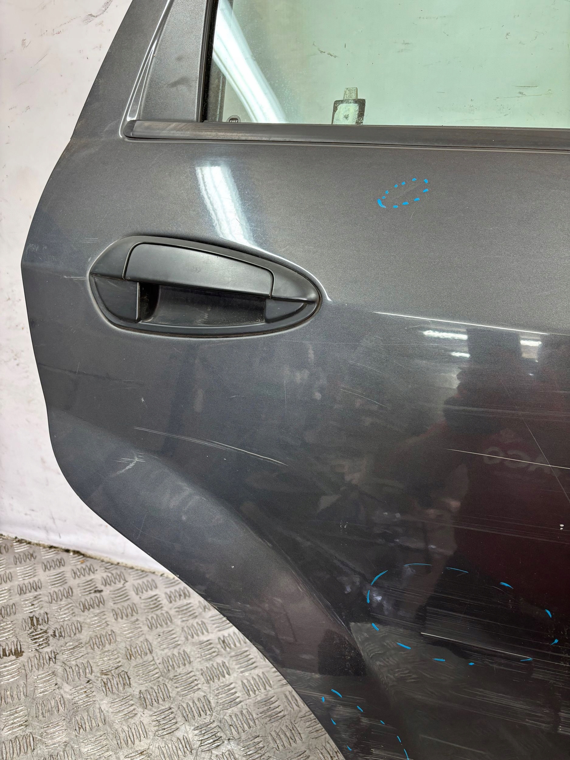 PRAVE ZADNE DVERE FIAT GRANDE PUNTO EVO