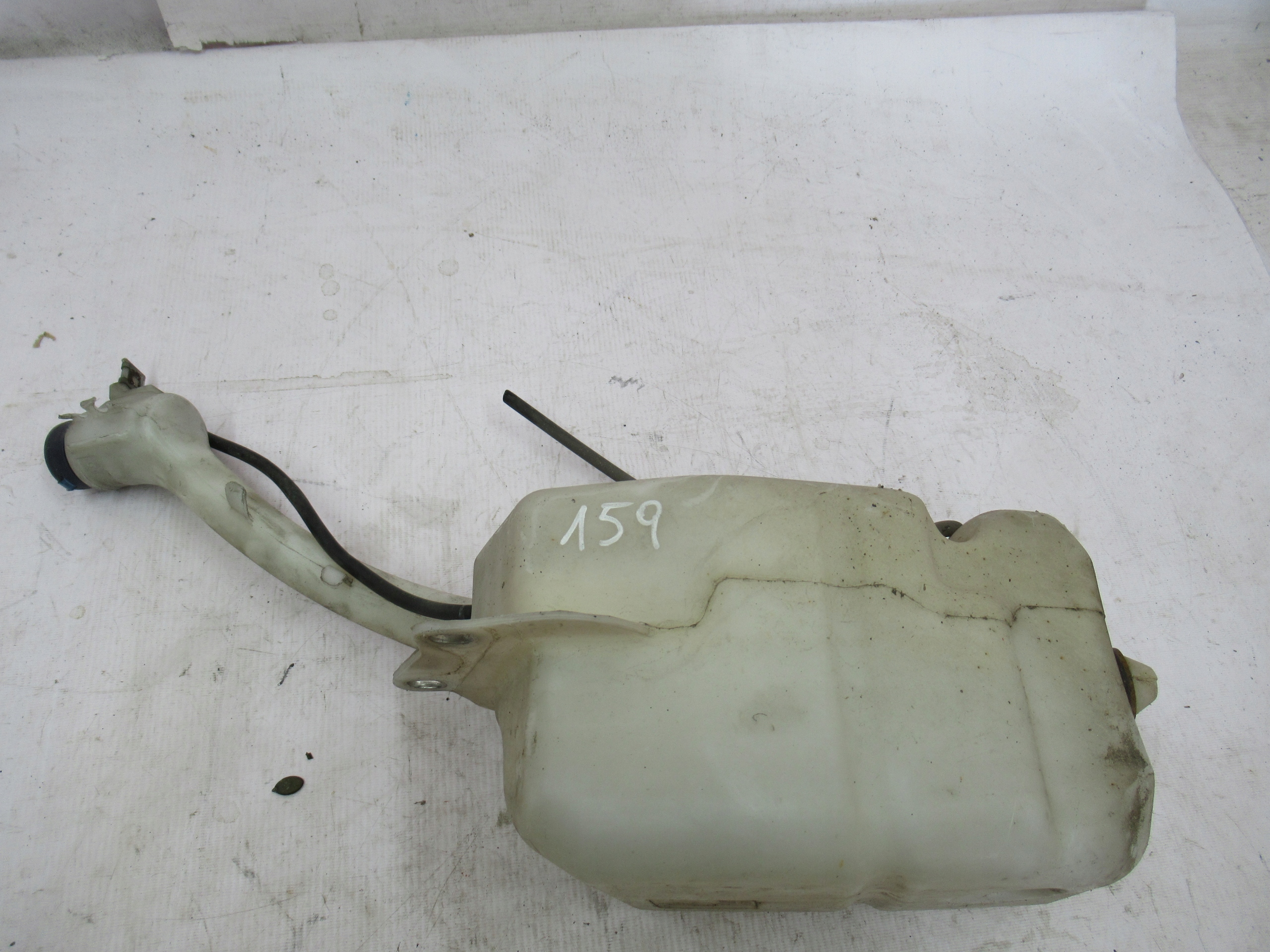 NÁDOBKA OSTREKOVAČOV ALFA ROMEO 159