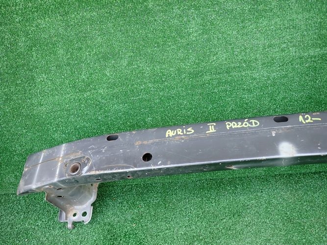 TOYOTA AURIS II 12- VYSTUHA PREDNEHO NARAZNIKA