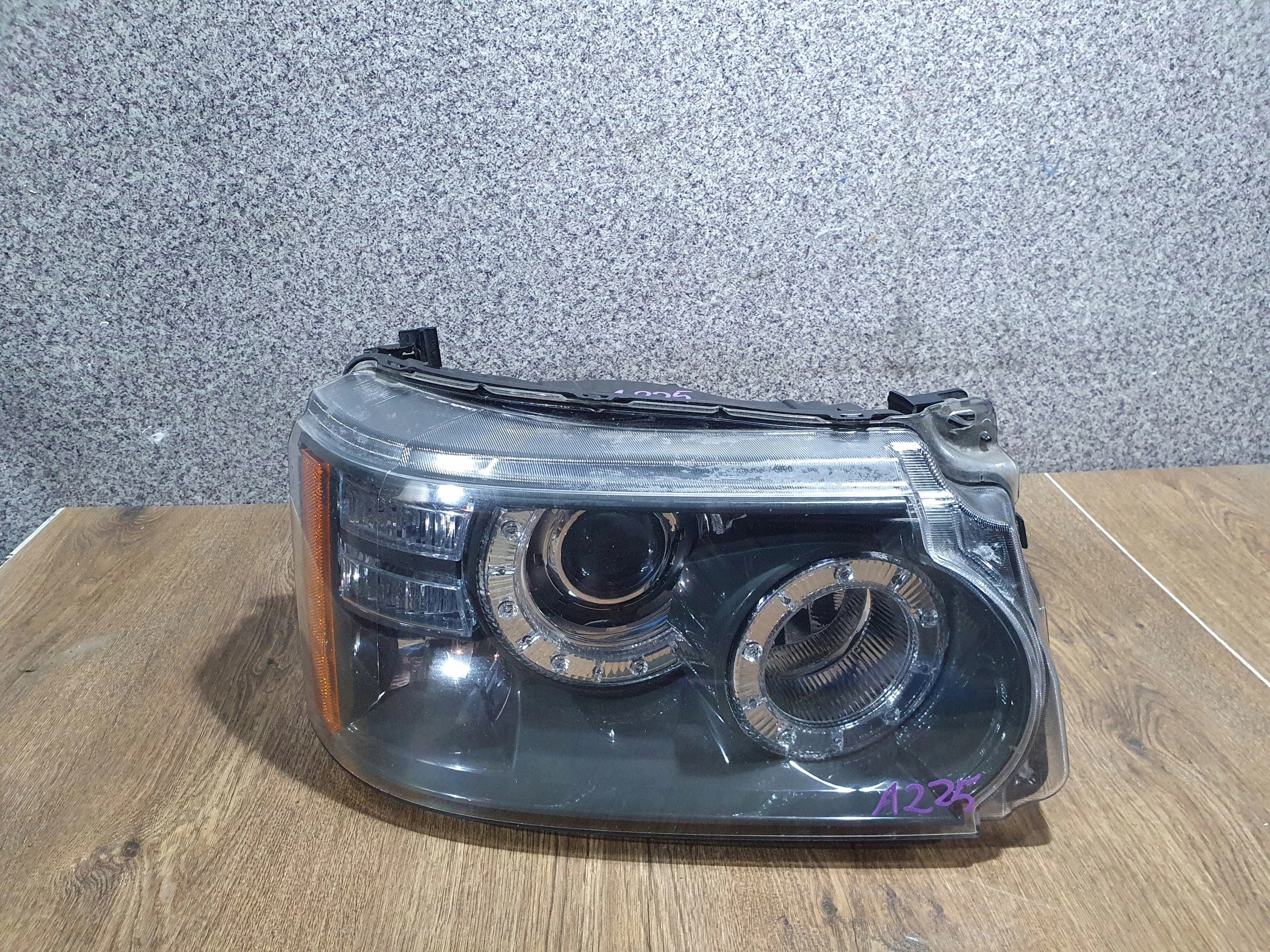 RANGE ROVER SPORT LIFT XENON PRAVÉ PREDNÉ SVETLO