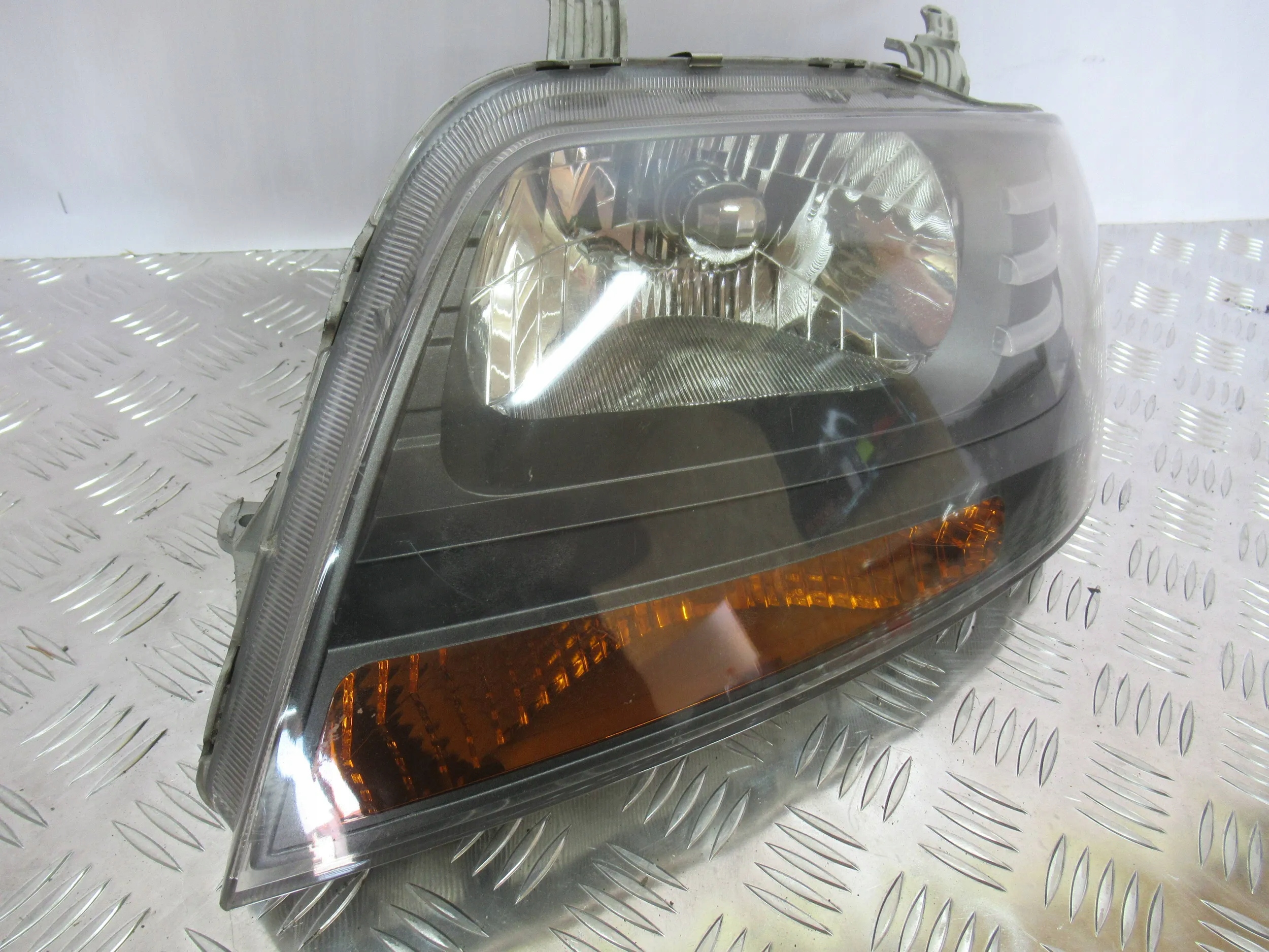 LAVE PREDNE SVETLO CHEVROLET AVEO